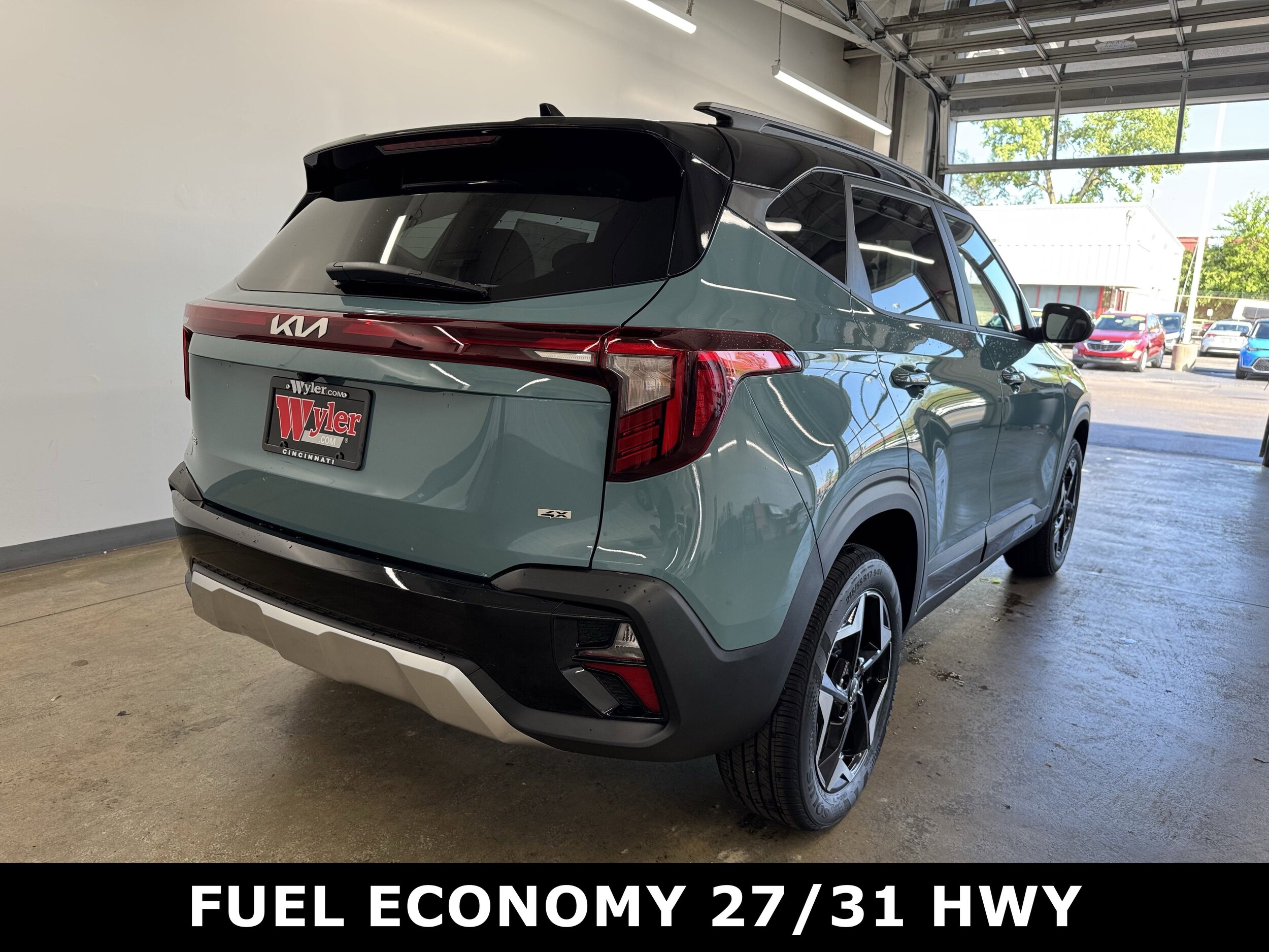 2025 Kia Seltos S photo 3