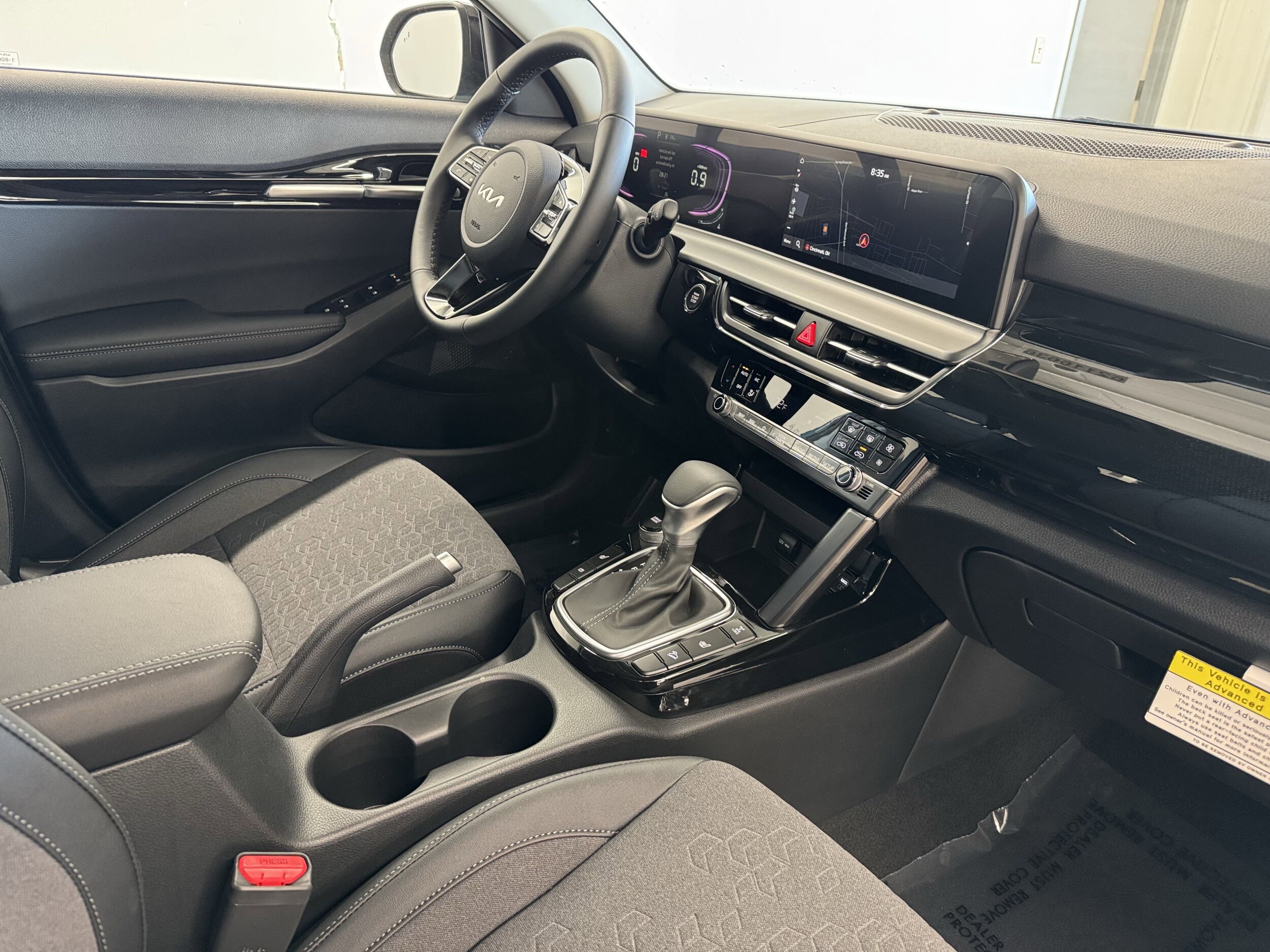 2025 Kia Seltos S photo 4
