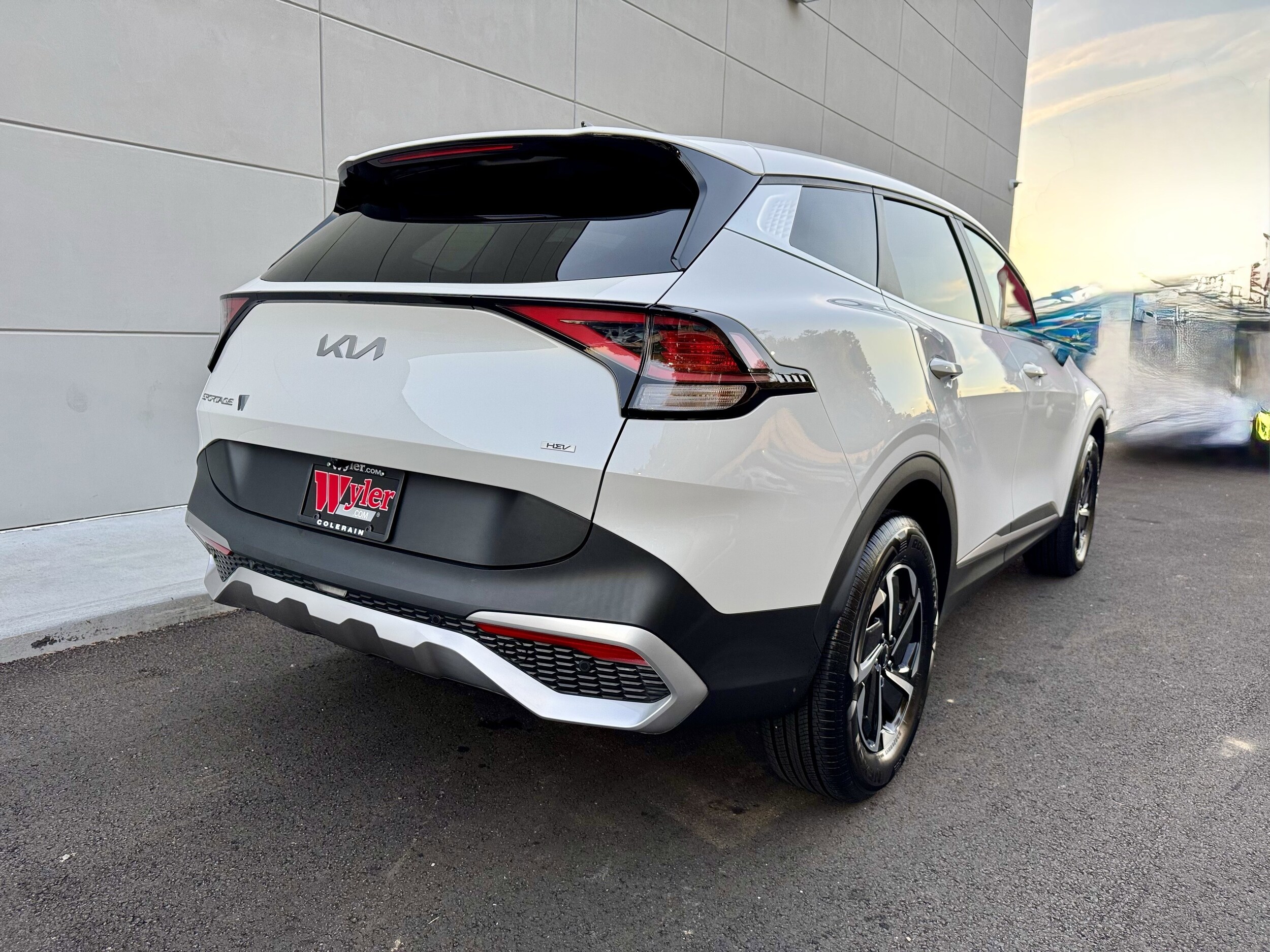 2023 Kia Sportage Hybrid LX photo 3