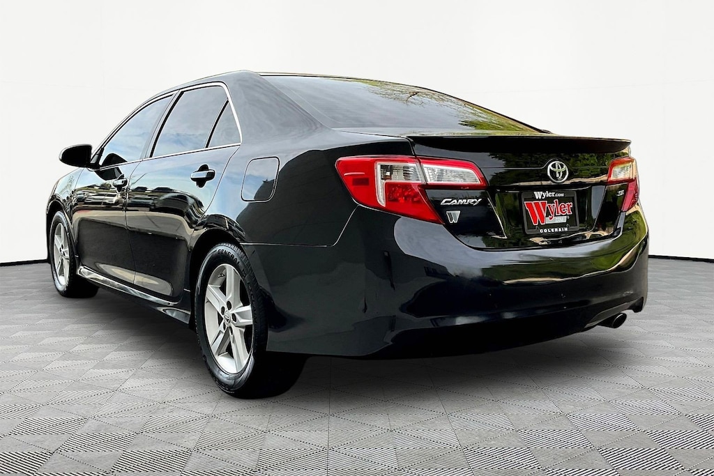 Used 2014 Toyota Camry SE Sedan