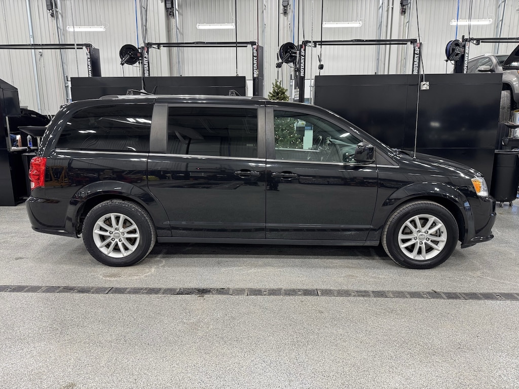 Used 2018 Dodge Grand Caravan SXT Van Passenger Van