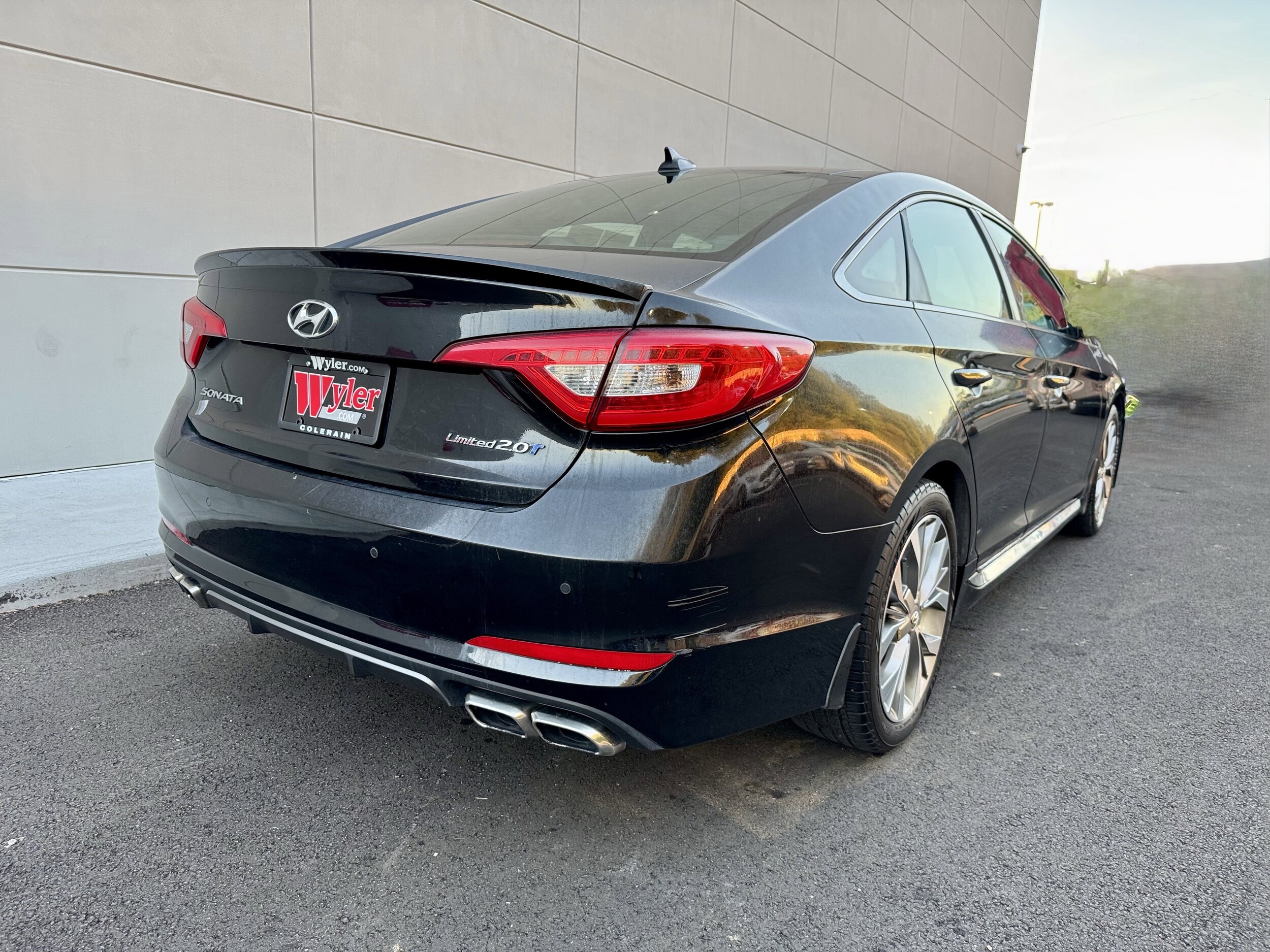 2017 Hyundai Sonata Limited 2.0T photo 3