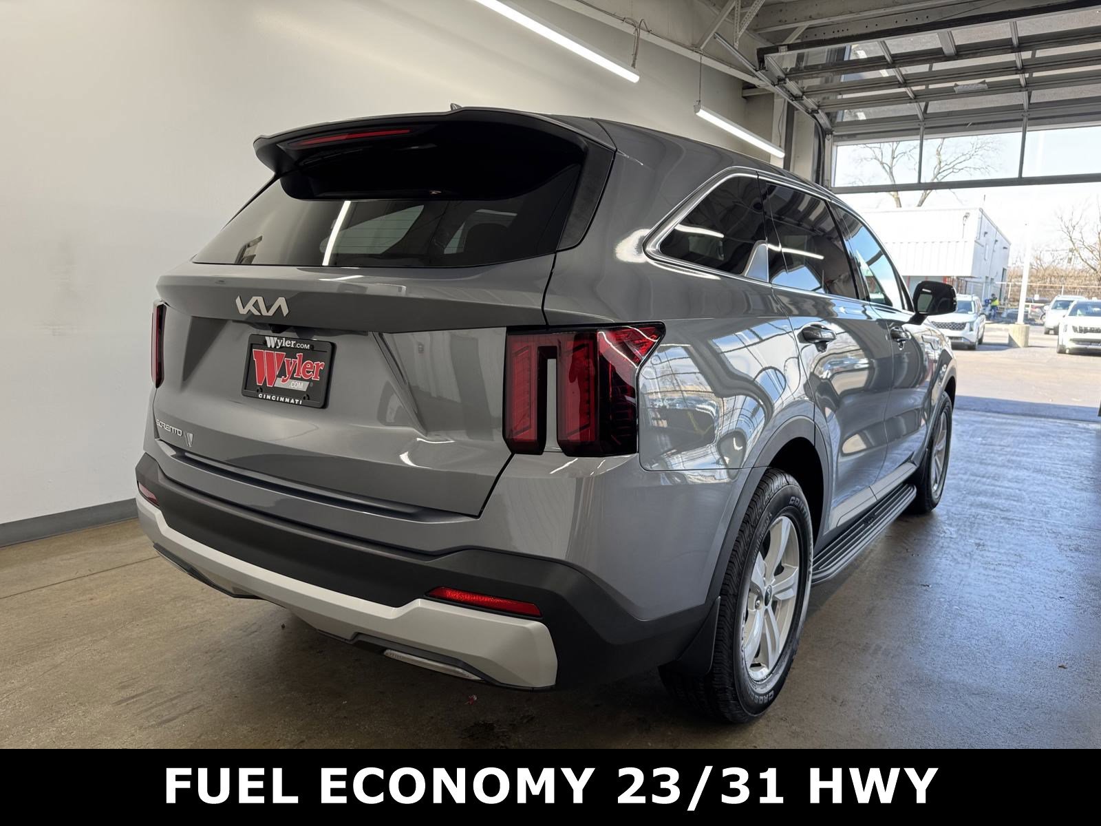 2025 Kia Sorento LX photo 3