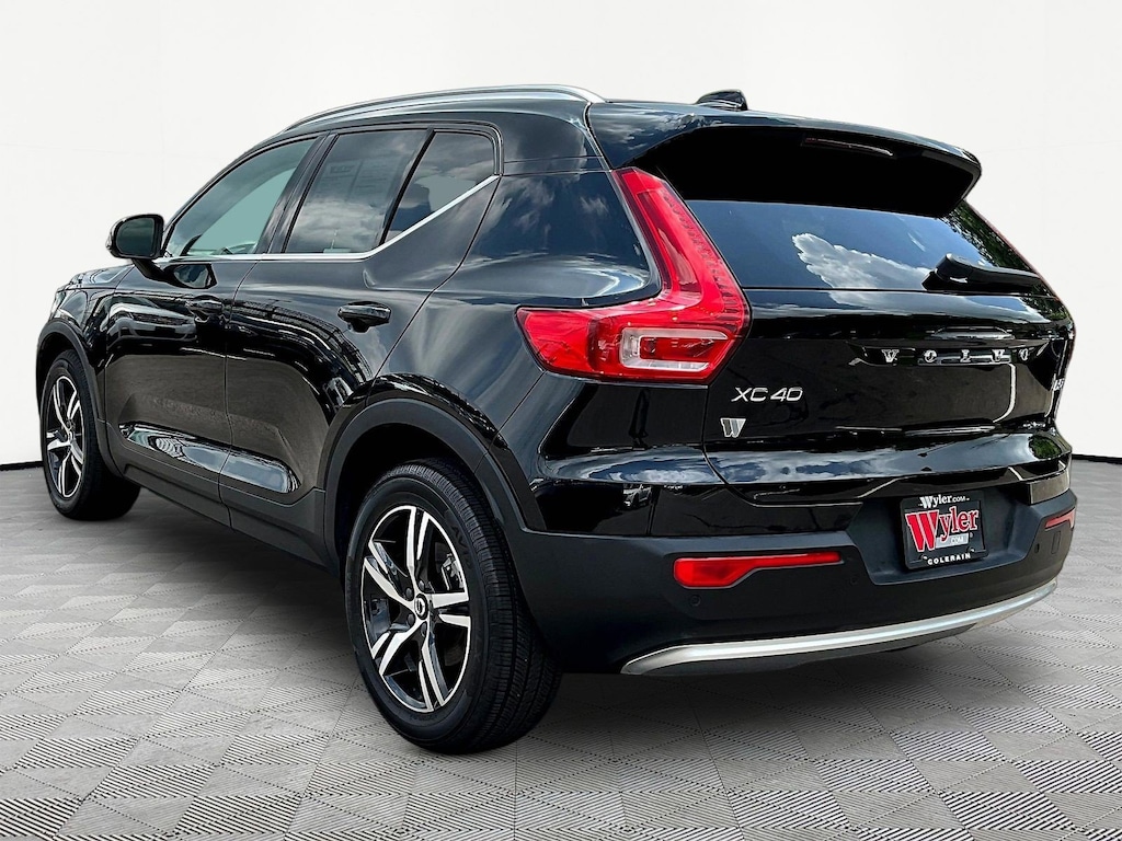 Used 2023 Volvo XC40 B5 AWD Plus Bright SUV