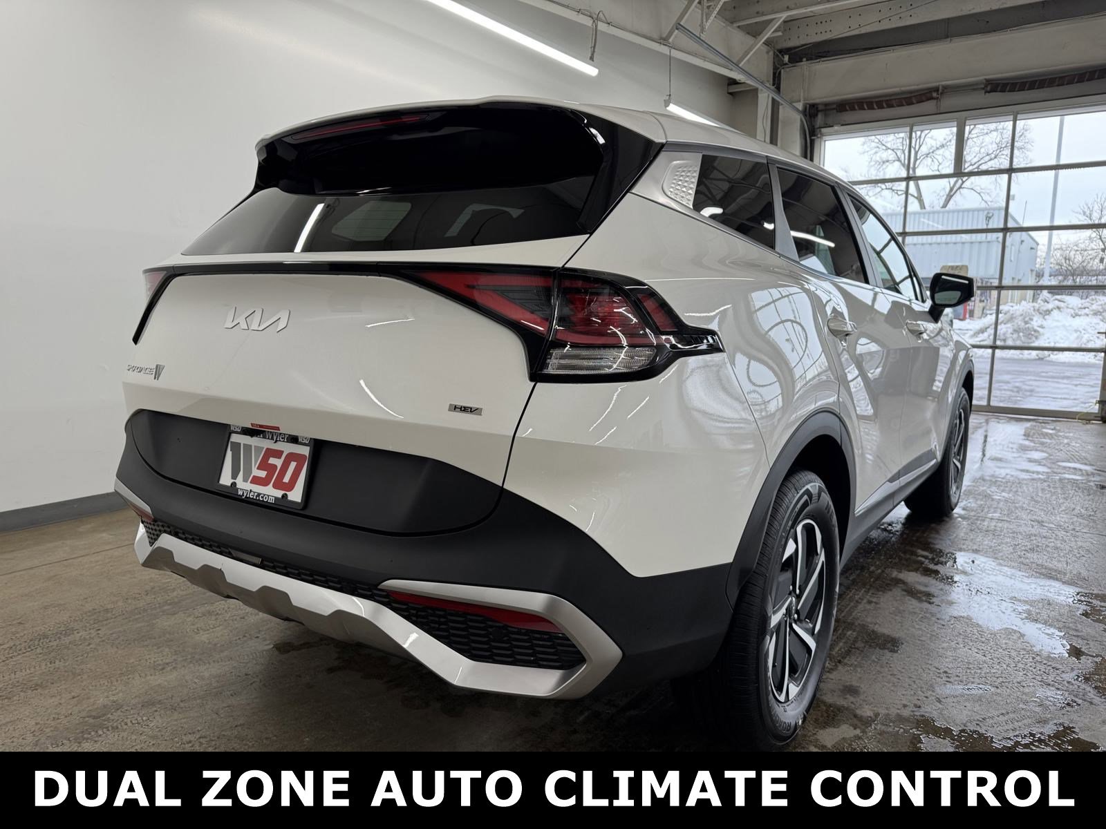 2025 Kia Sportage Hybrid LX photo 3