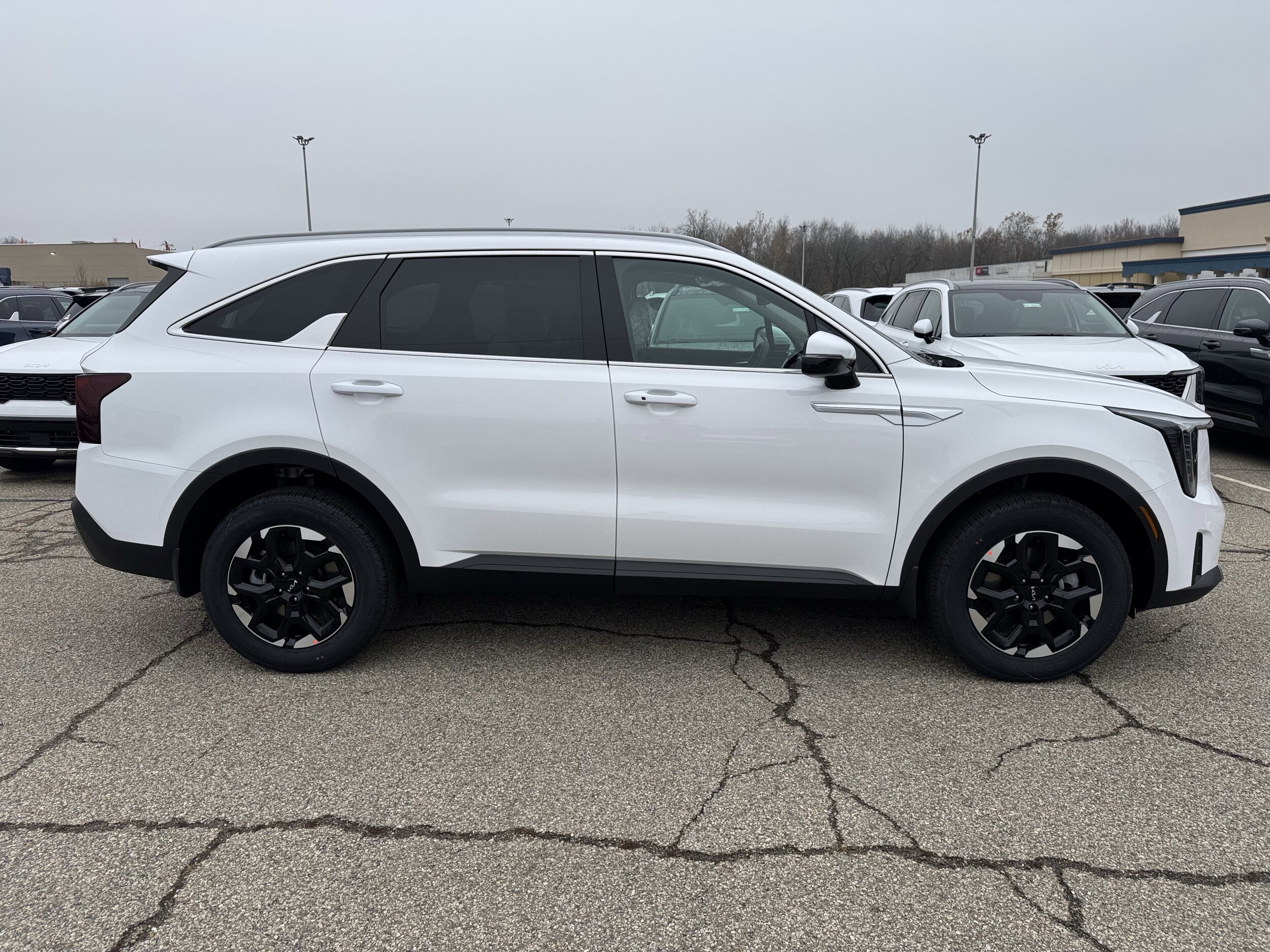 2026 Kia Sorento S photo 2