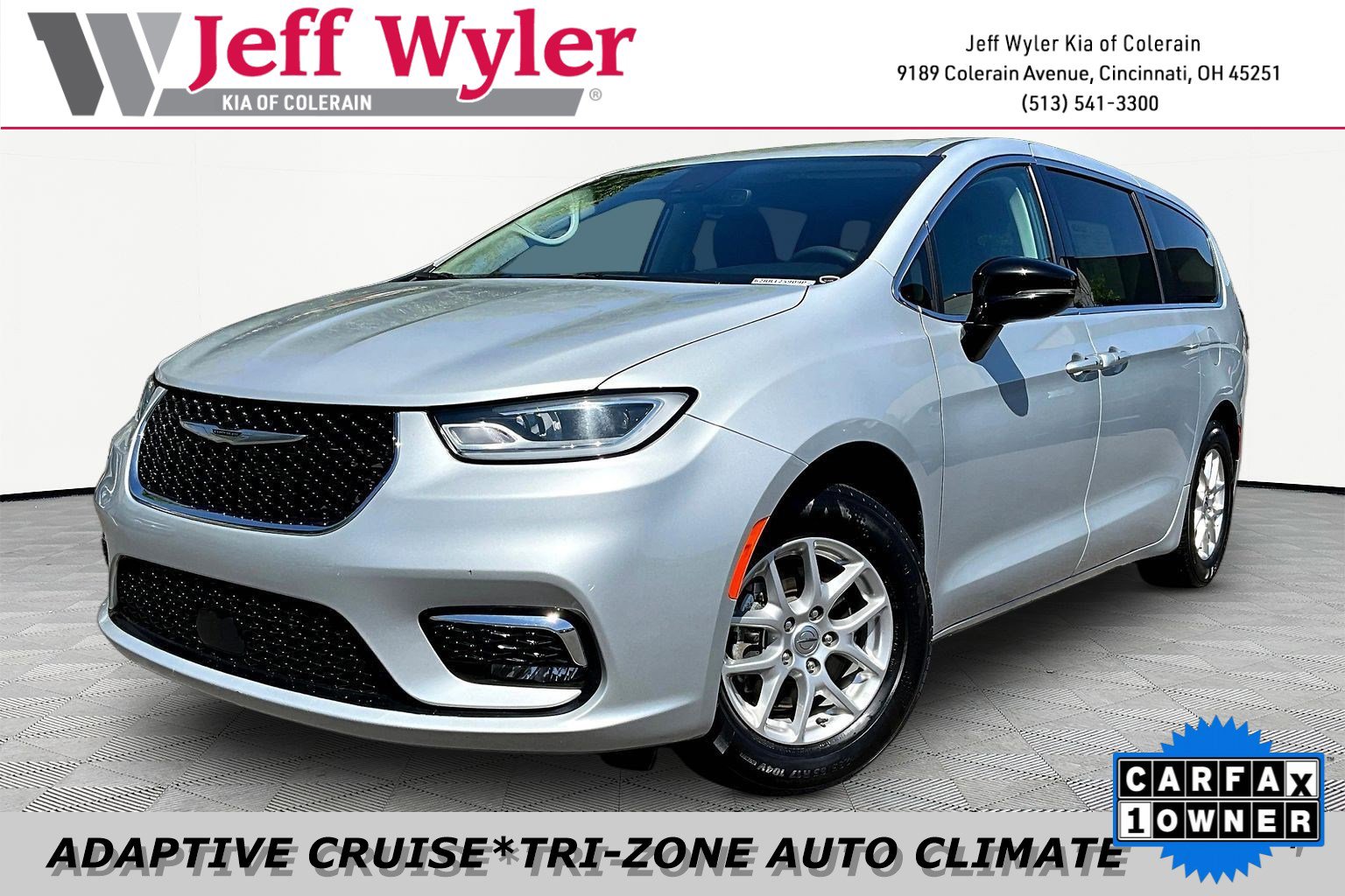 2024 Chrysler Pacifica Touring L's photo