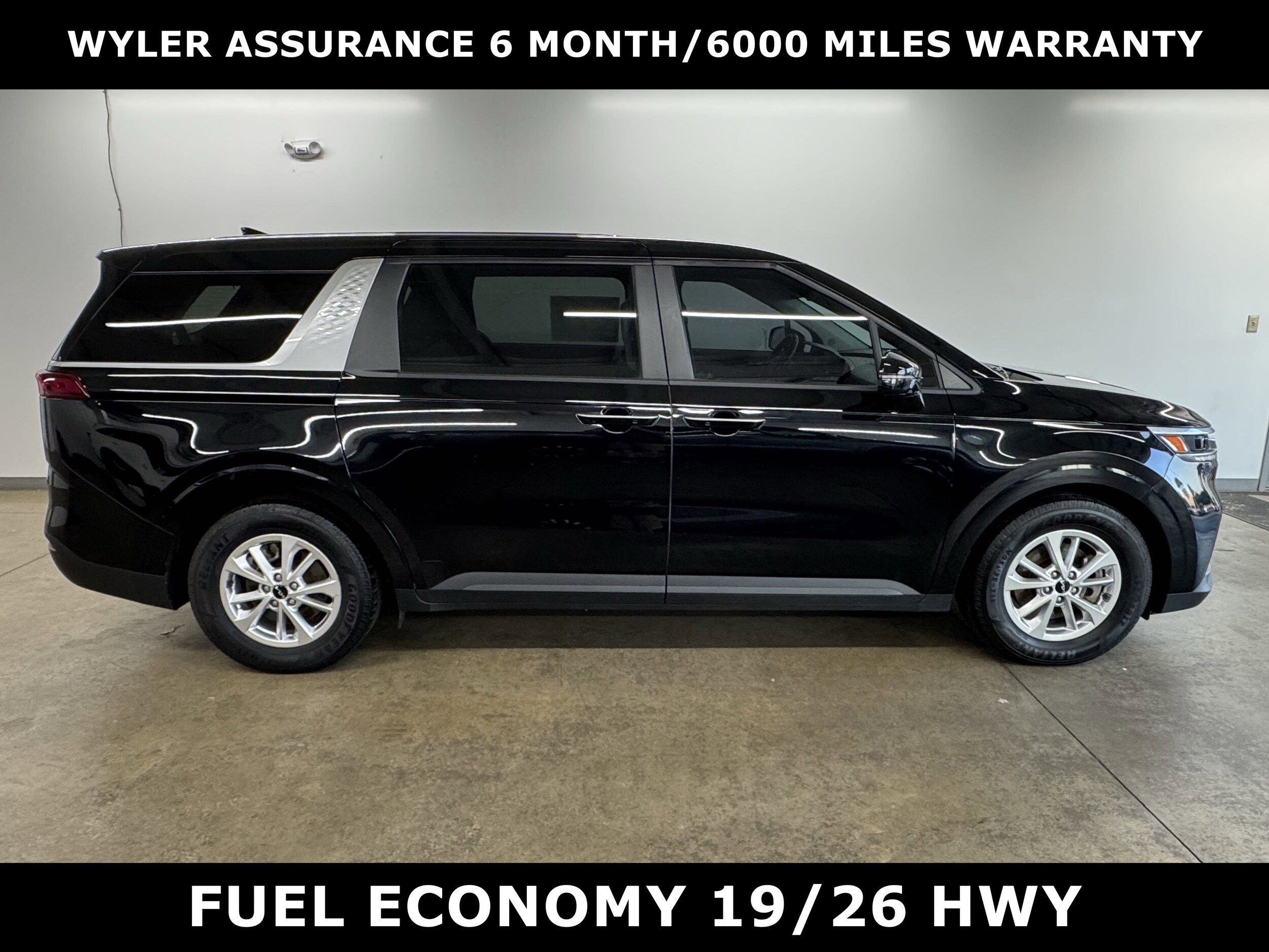 2023 Kia Carnival LX photo 2
