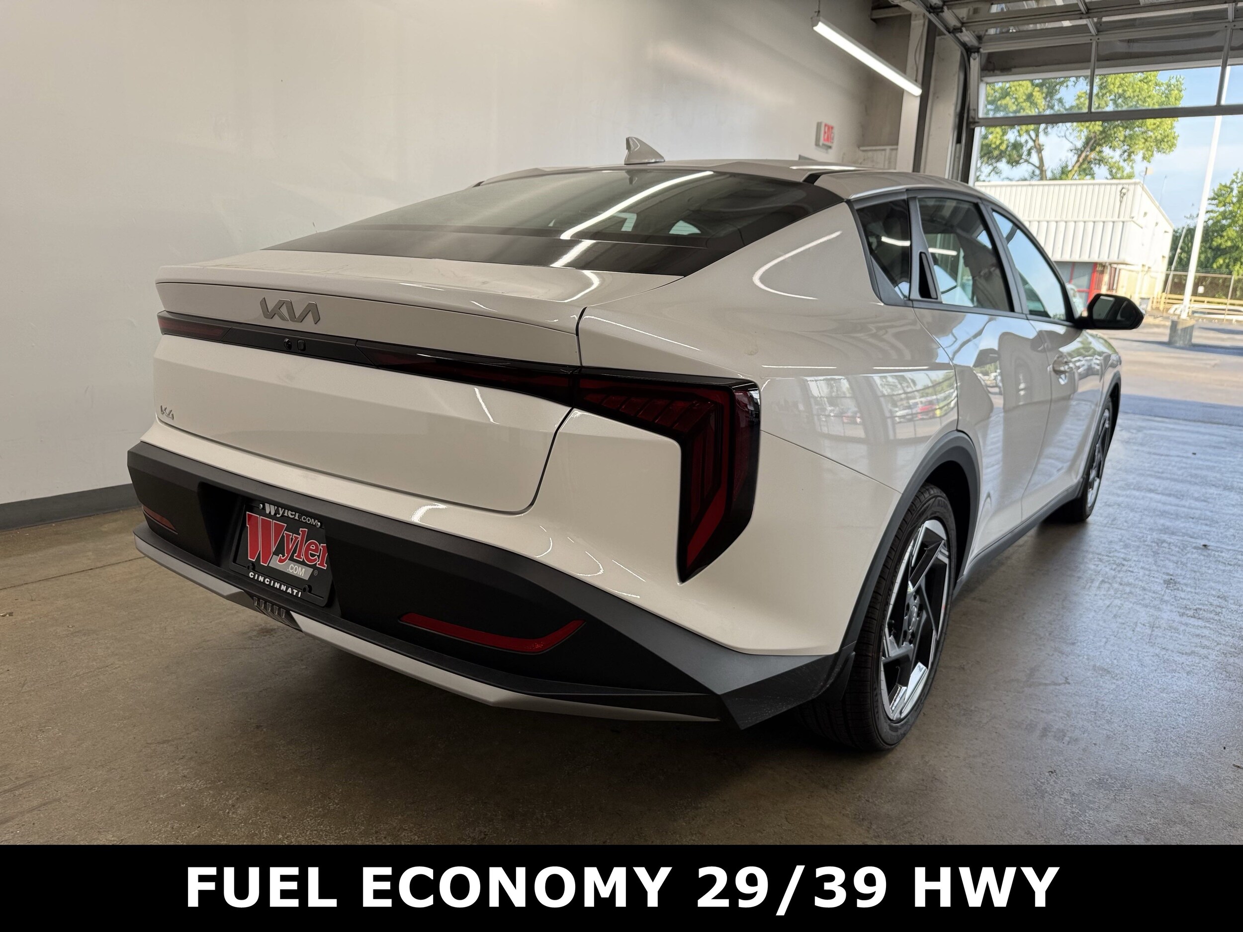 2025 Kia K4 EX photo 2