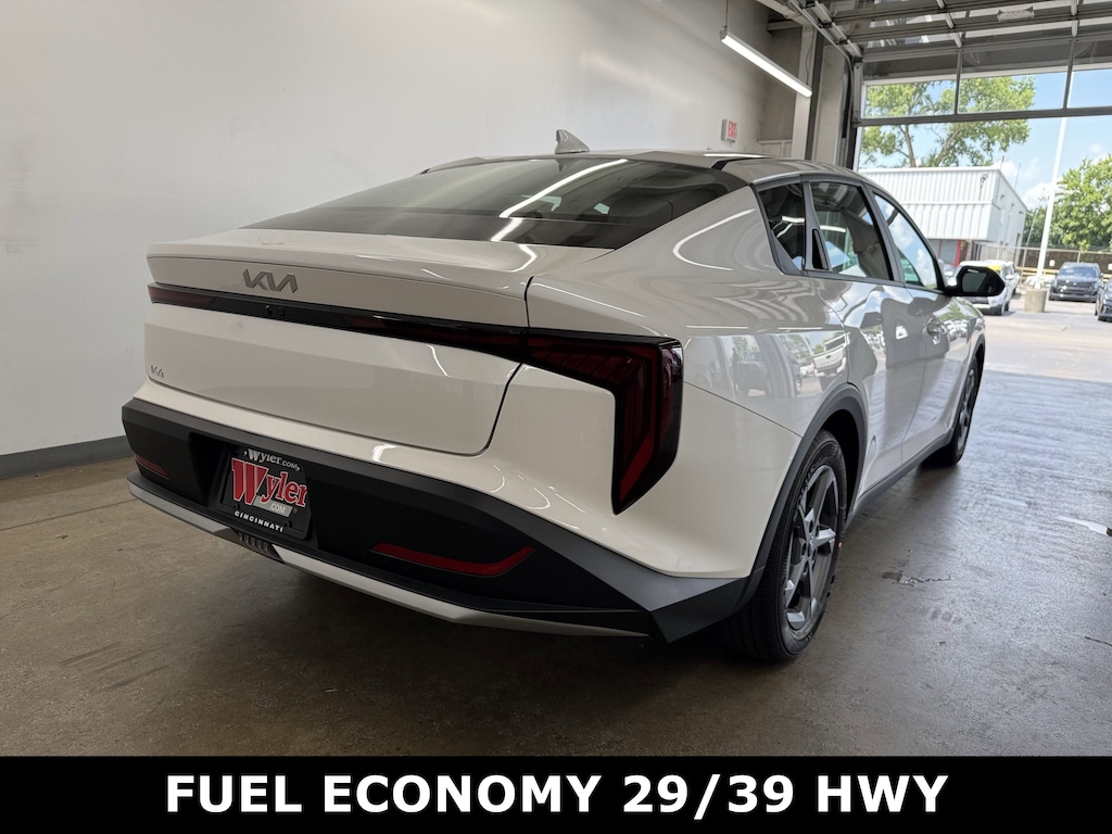 New 2025 Kia K4 LXS Sedan