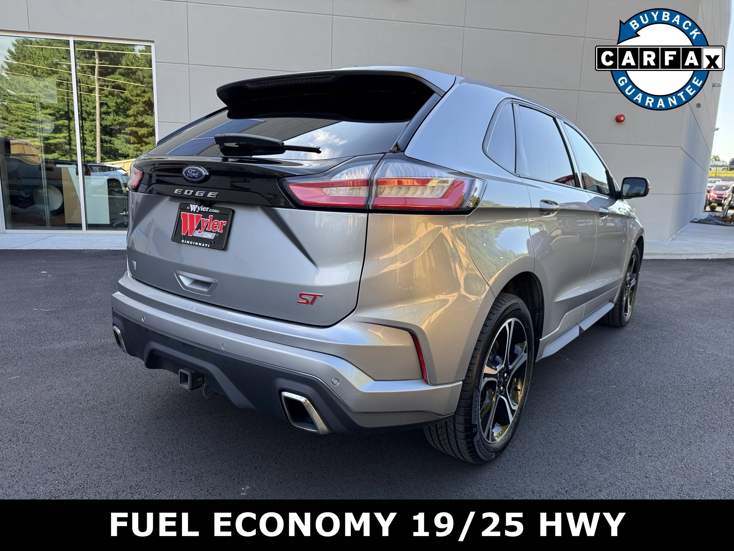 2022 Ford Edge ST photo 2