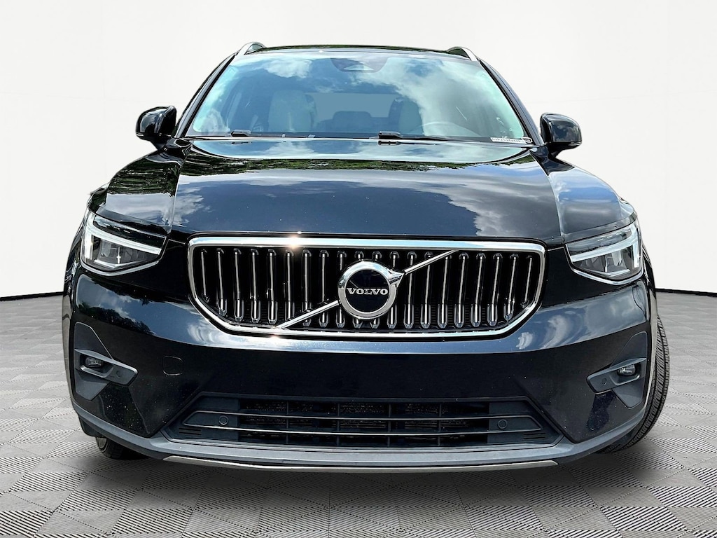 Used 2023 Volvo XC40 B5 AWD Plus Bright SUV