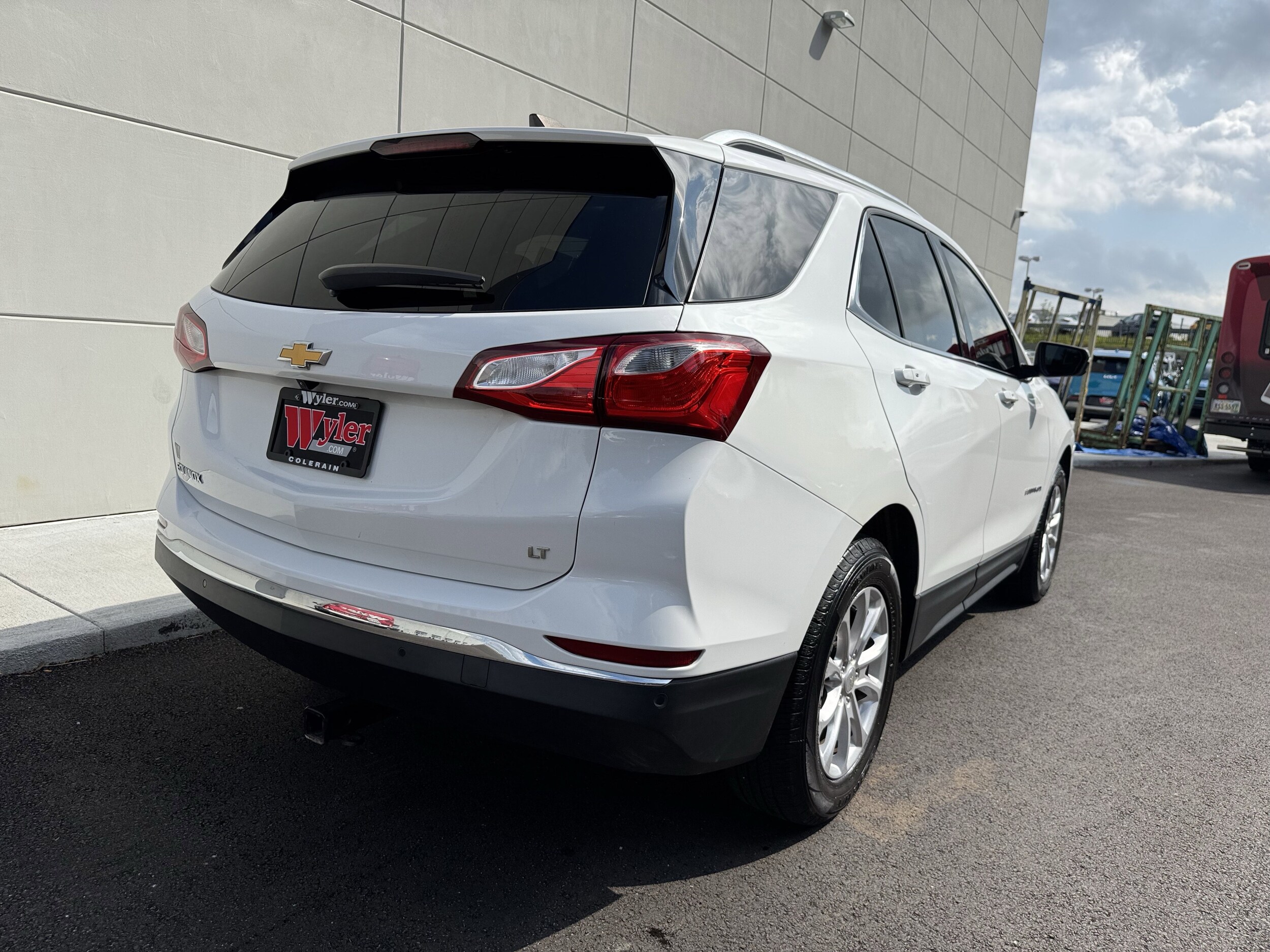 2018 Chevrolet Equinox photo 2