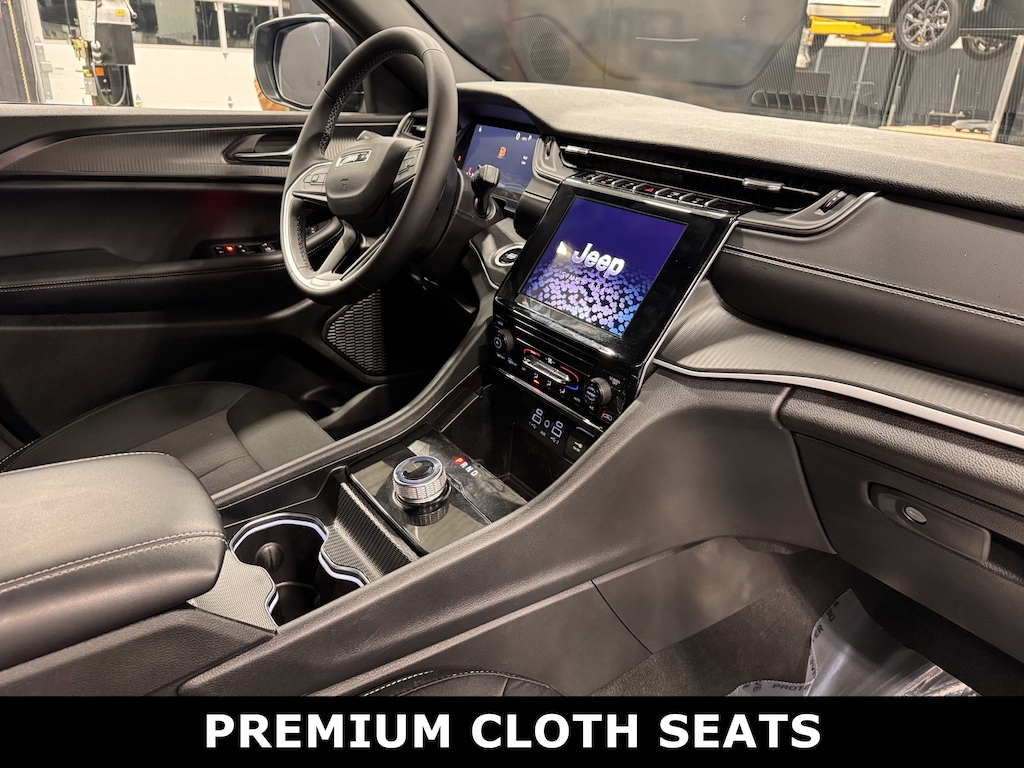 Used 2025 Jeep Grand Cherokee Laredo SUV