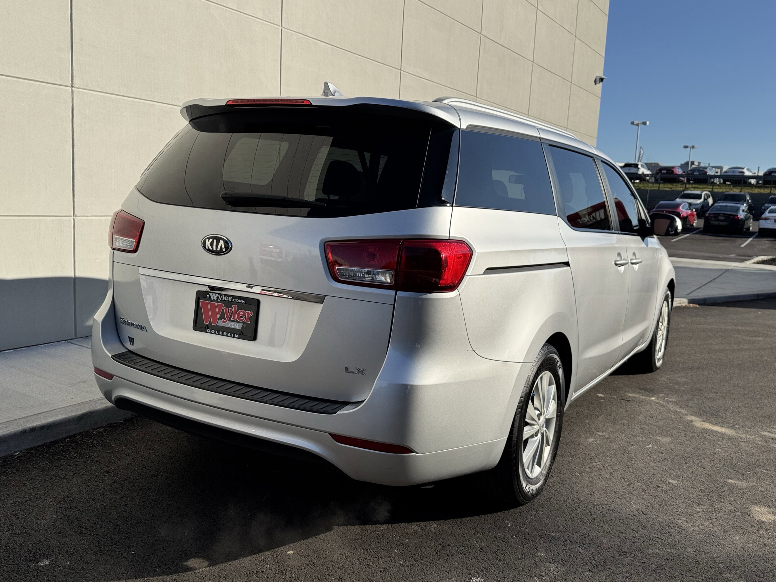 2016 Kia Sedona LX photo 3