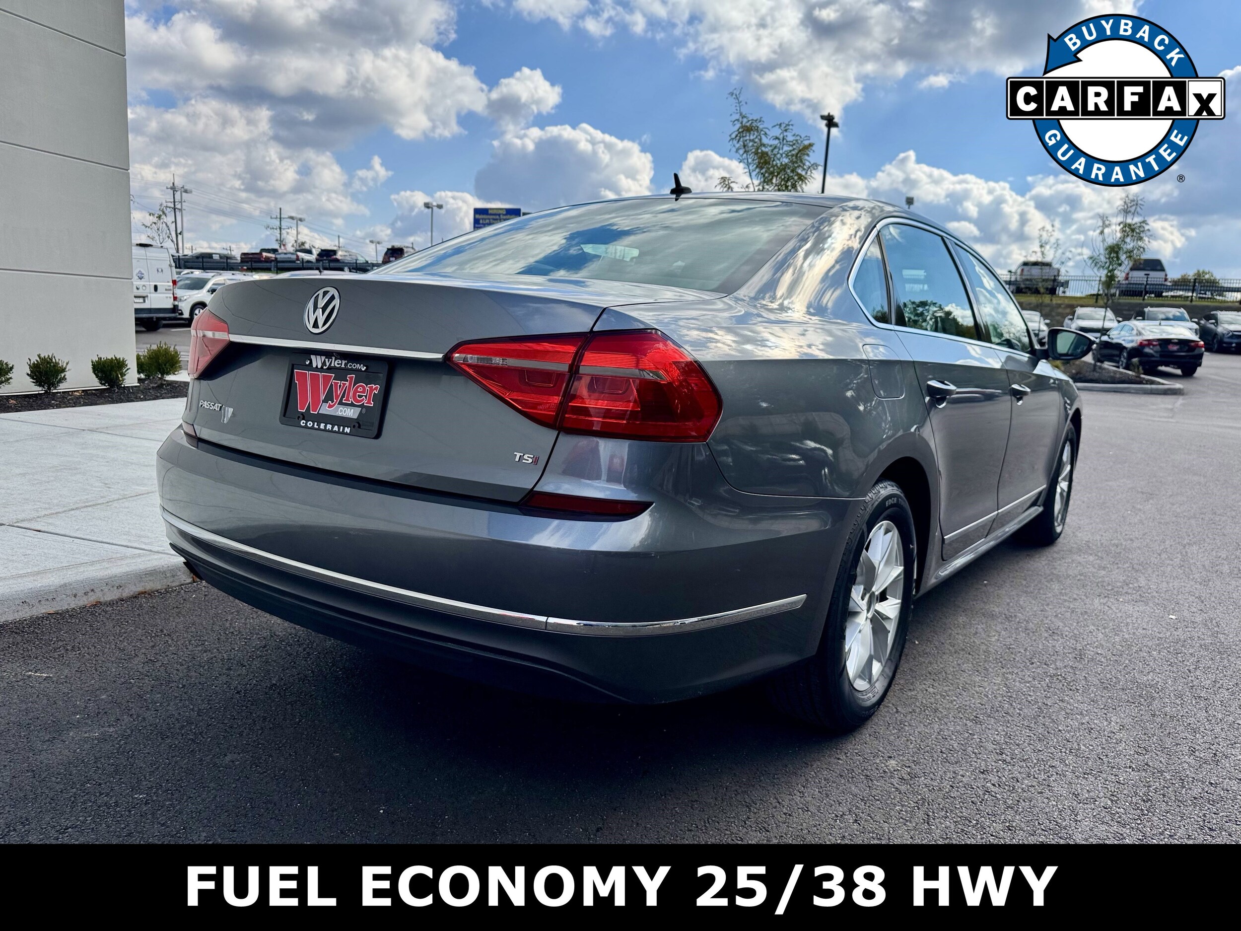 2016 Volkswagen Passat S photo 2