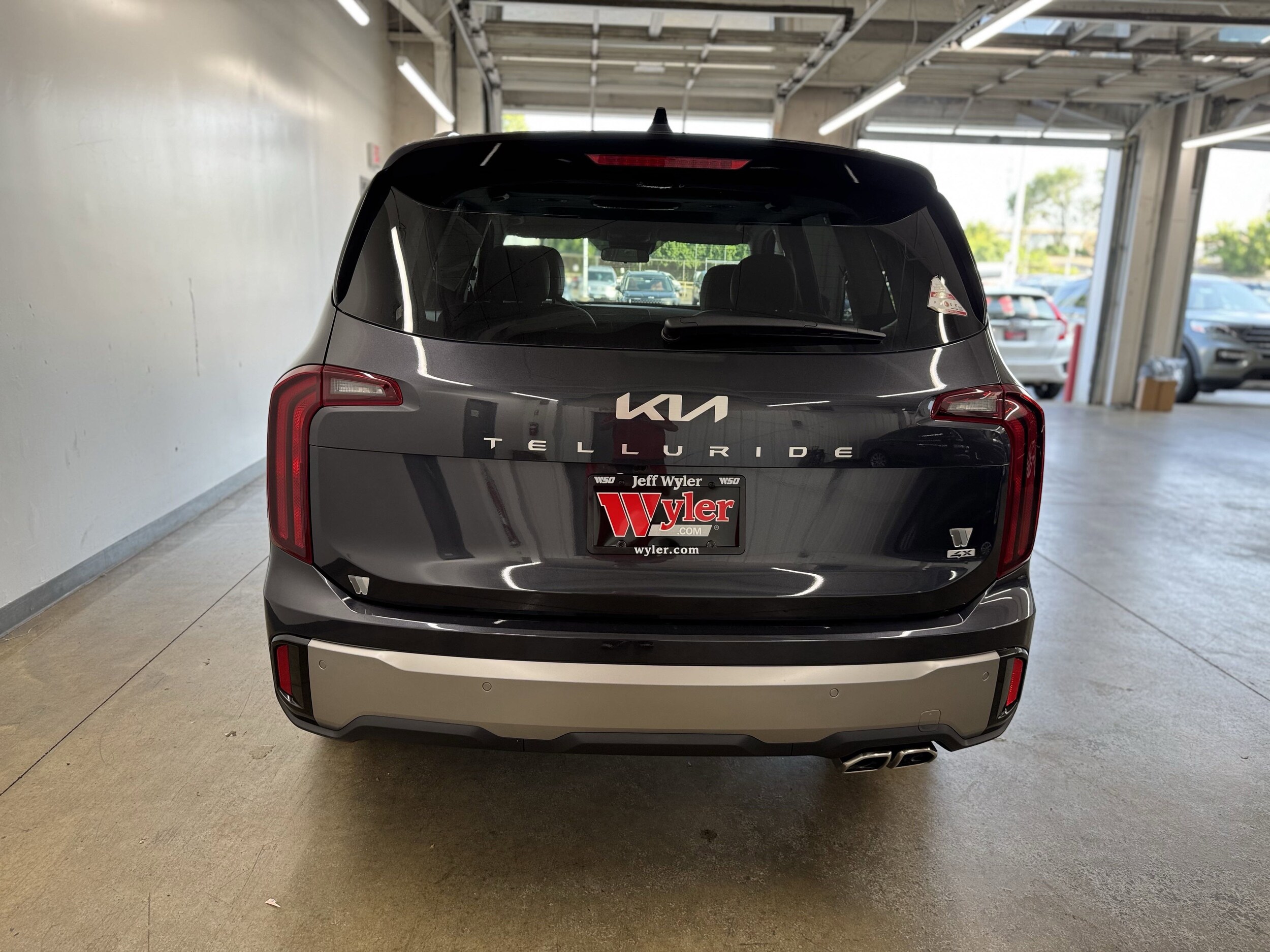 2025 Kia Telluride S photo 3