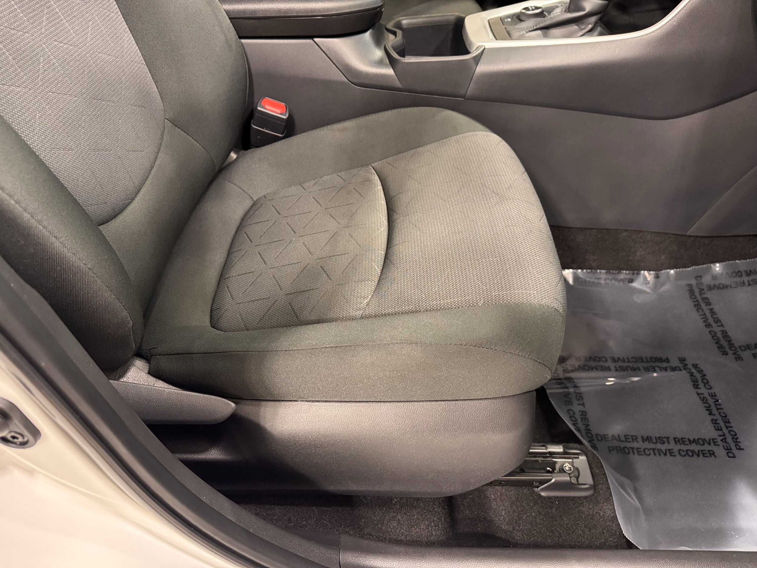 2025 Toyota RAV4 XLE - Photo 26