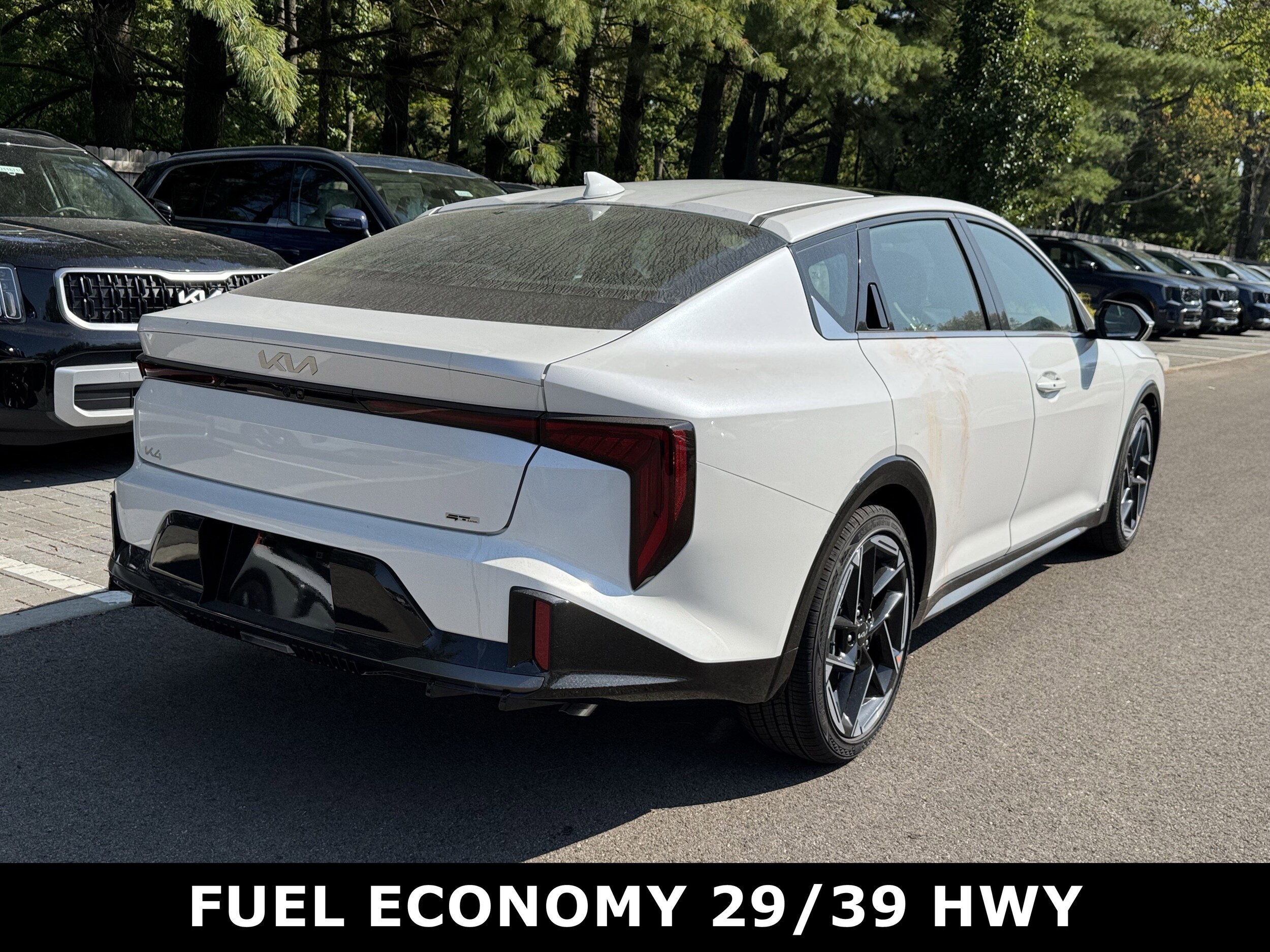 2025 Kia K4 GT-Line photo 3