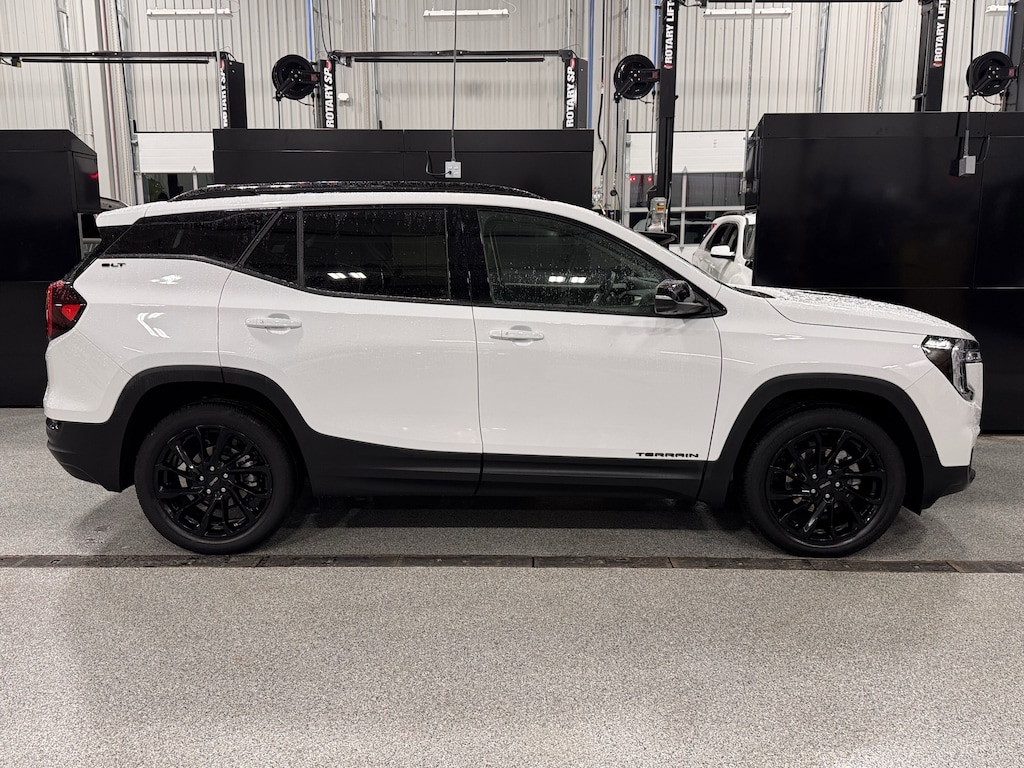 Used 2024 GMC Terrain SLT SUV