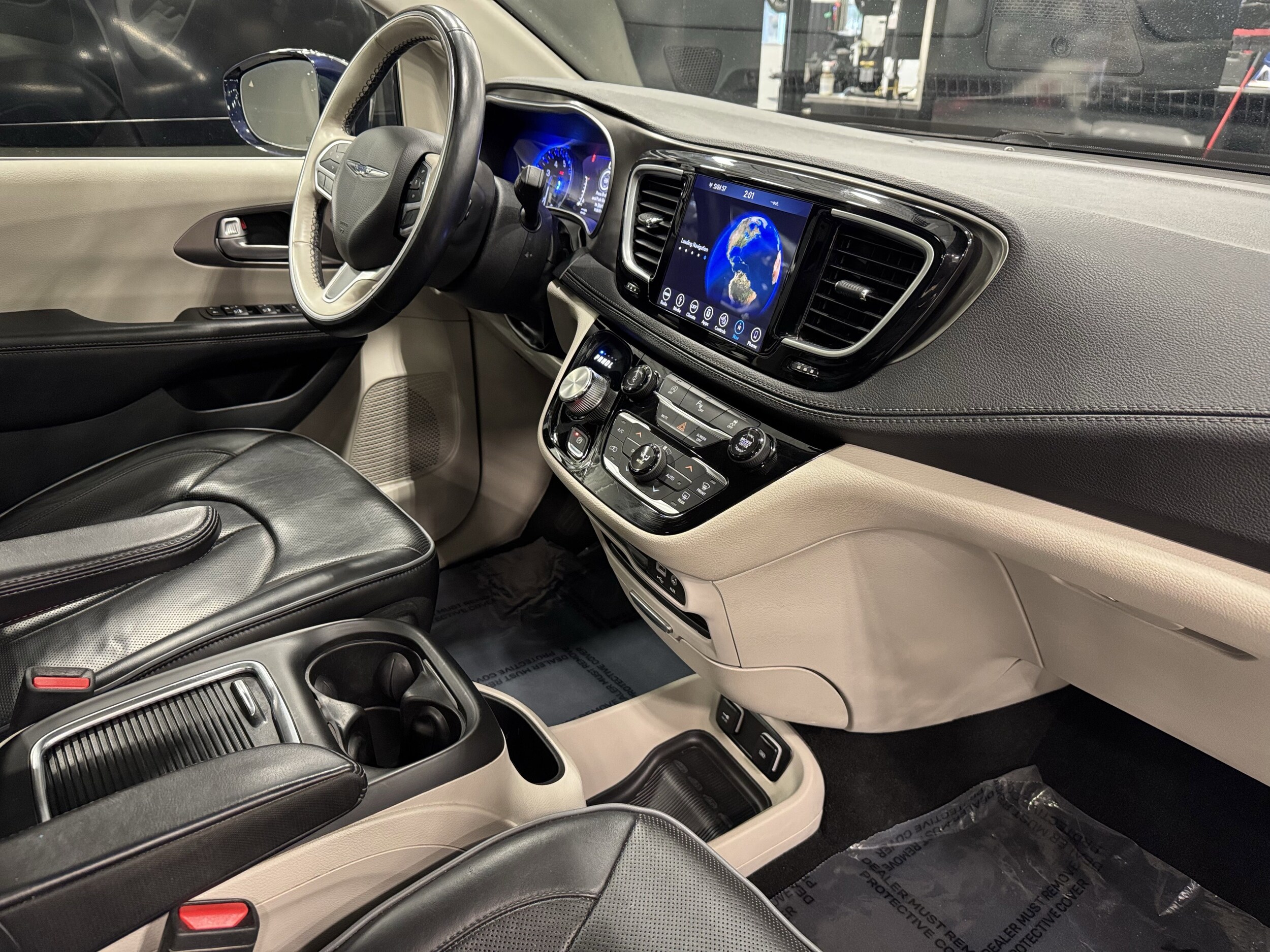 2018 Chrysler Pacifica Limited photo 3