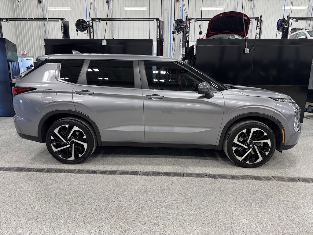 Used 2022 Mitsubishi Outlander SE CUV