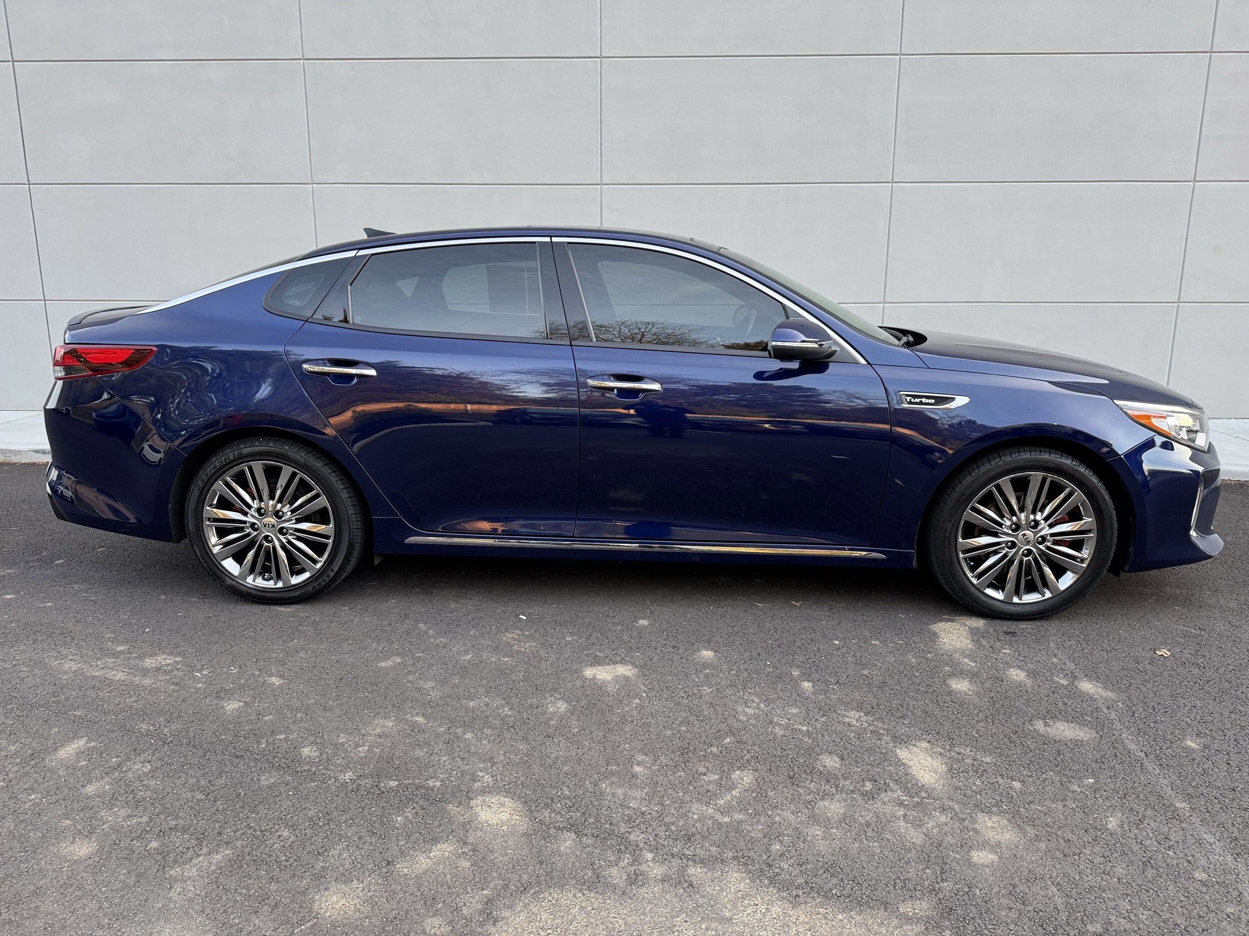 2018 Kia Optima SX Turbo photo 2