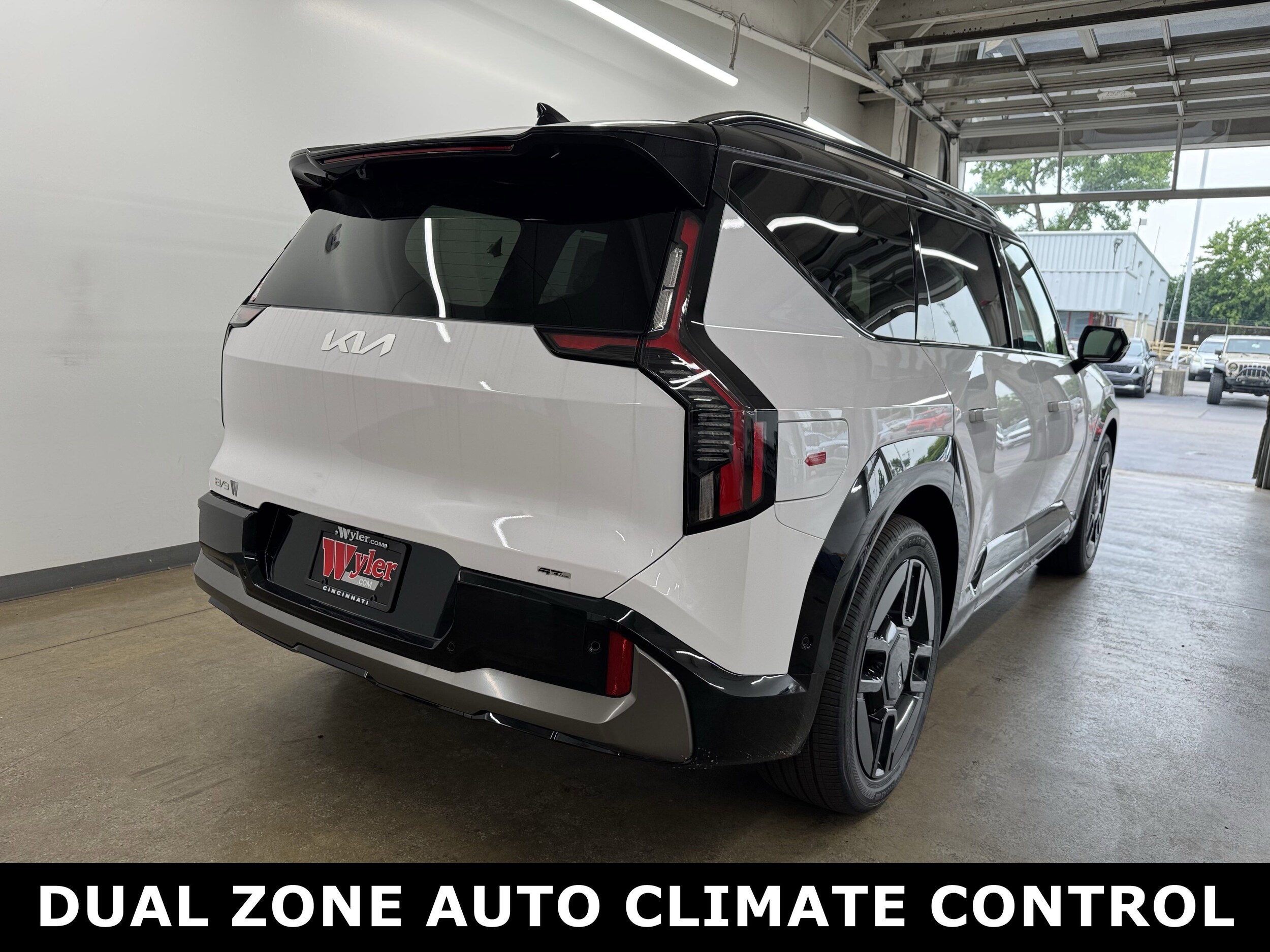 2026 Kia EV9 GT-Line photo 3