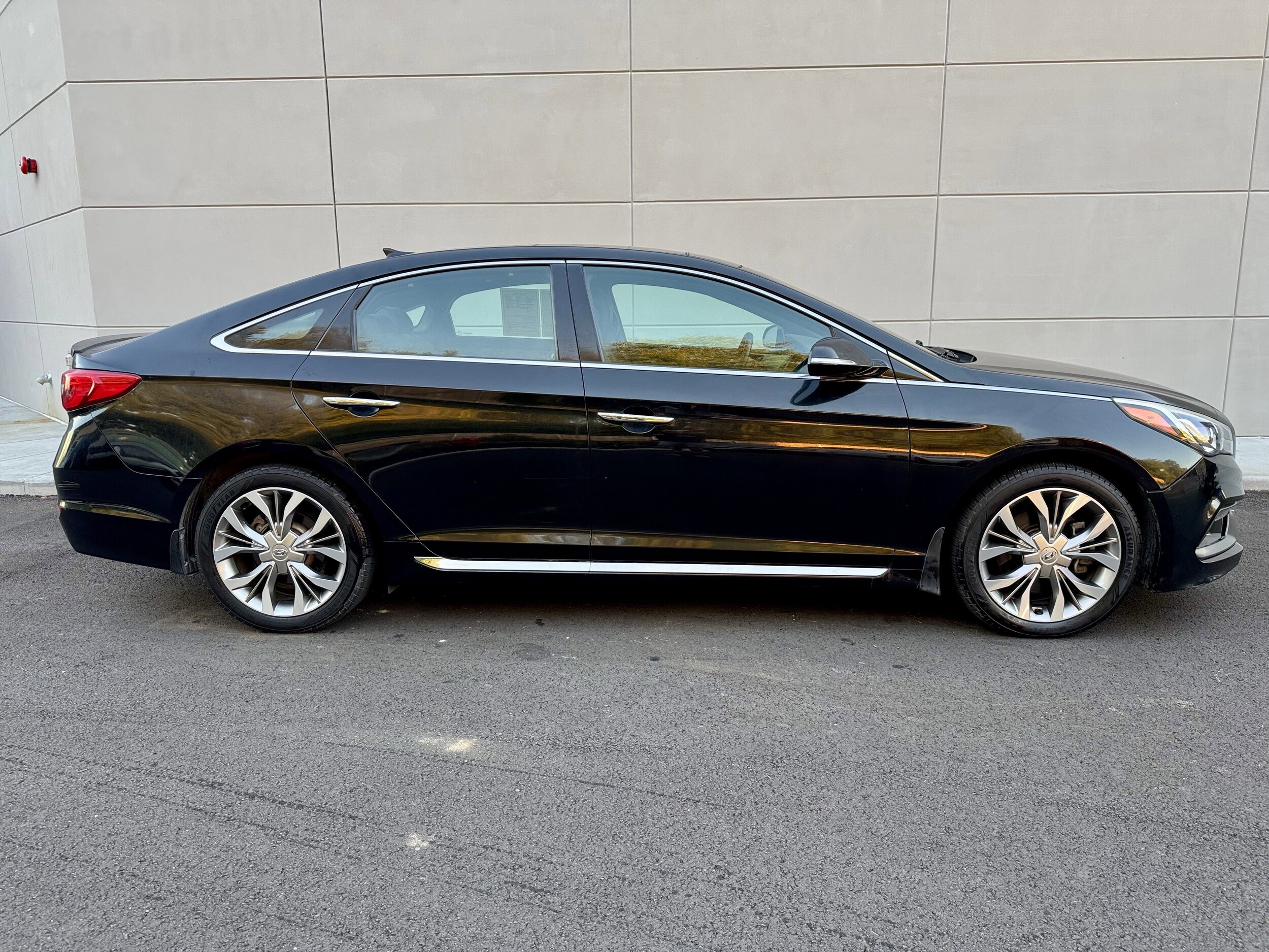 2017 Hyundai Sonata Limited 2.0T photo 2