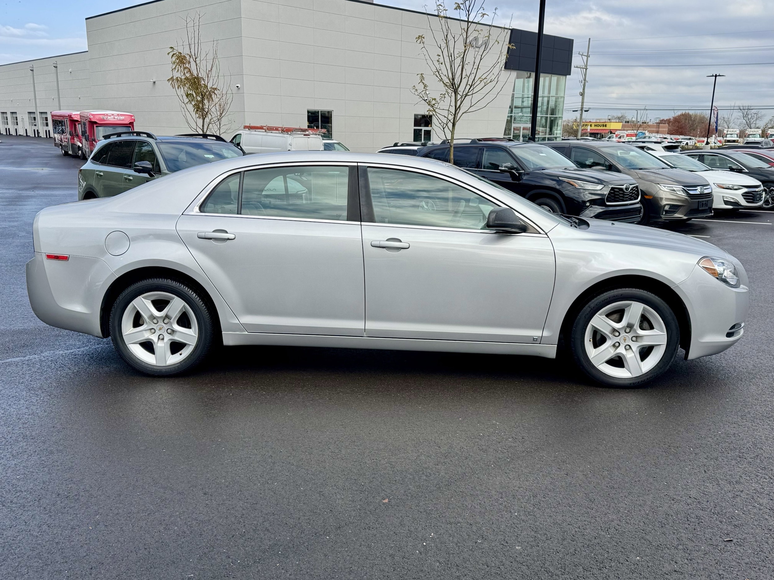 Used 2009 Chevrolet Malibu Fleet with VIN 1G1ZG57B69F260235 for sale in Cincinnati, OH