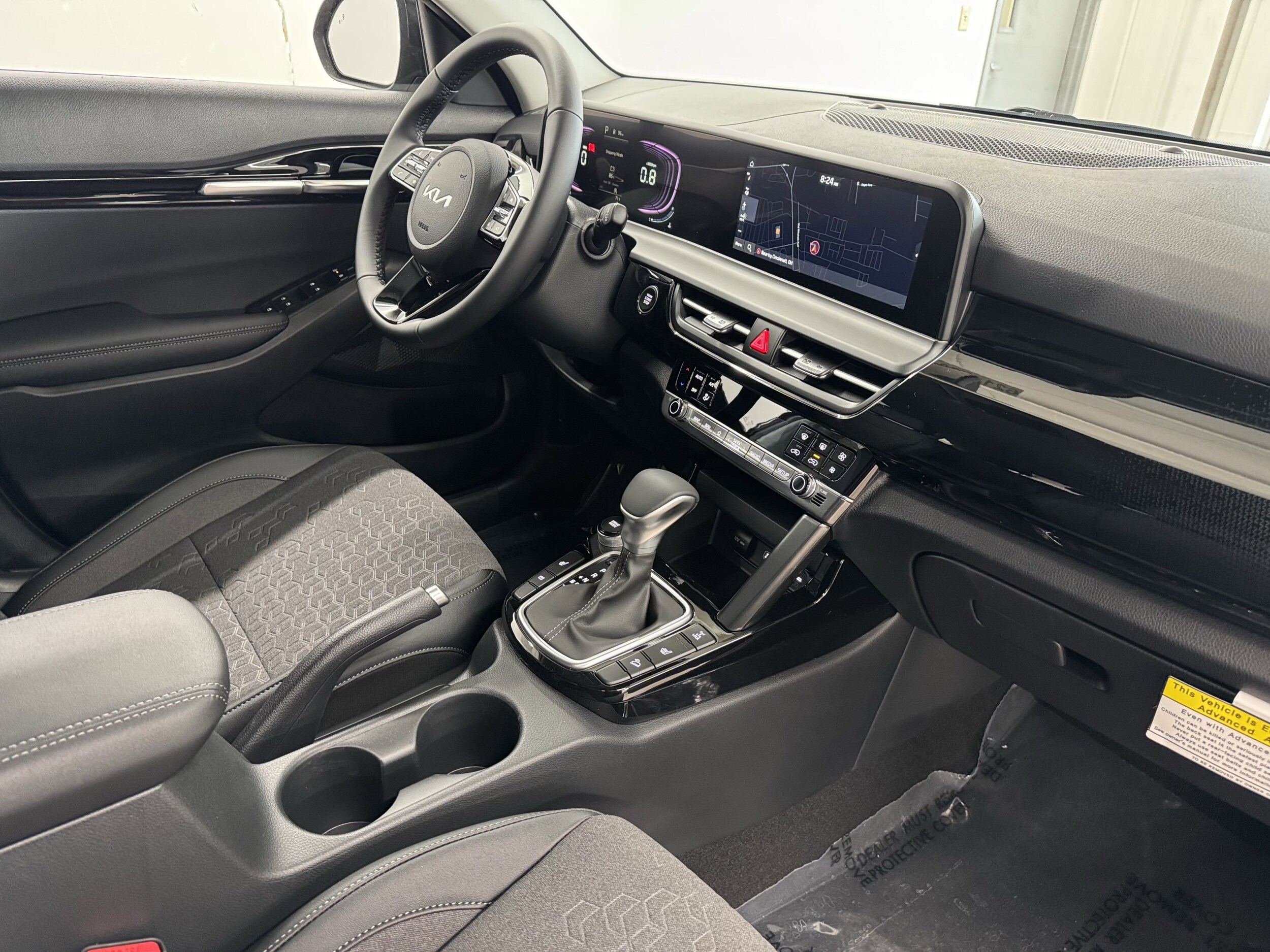 2025 Kia Seltos S photo 4
