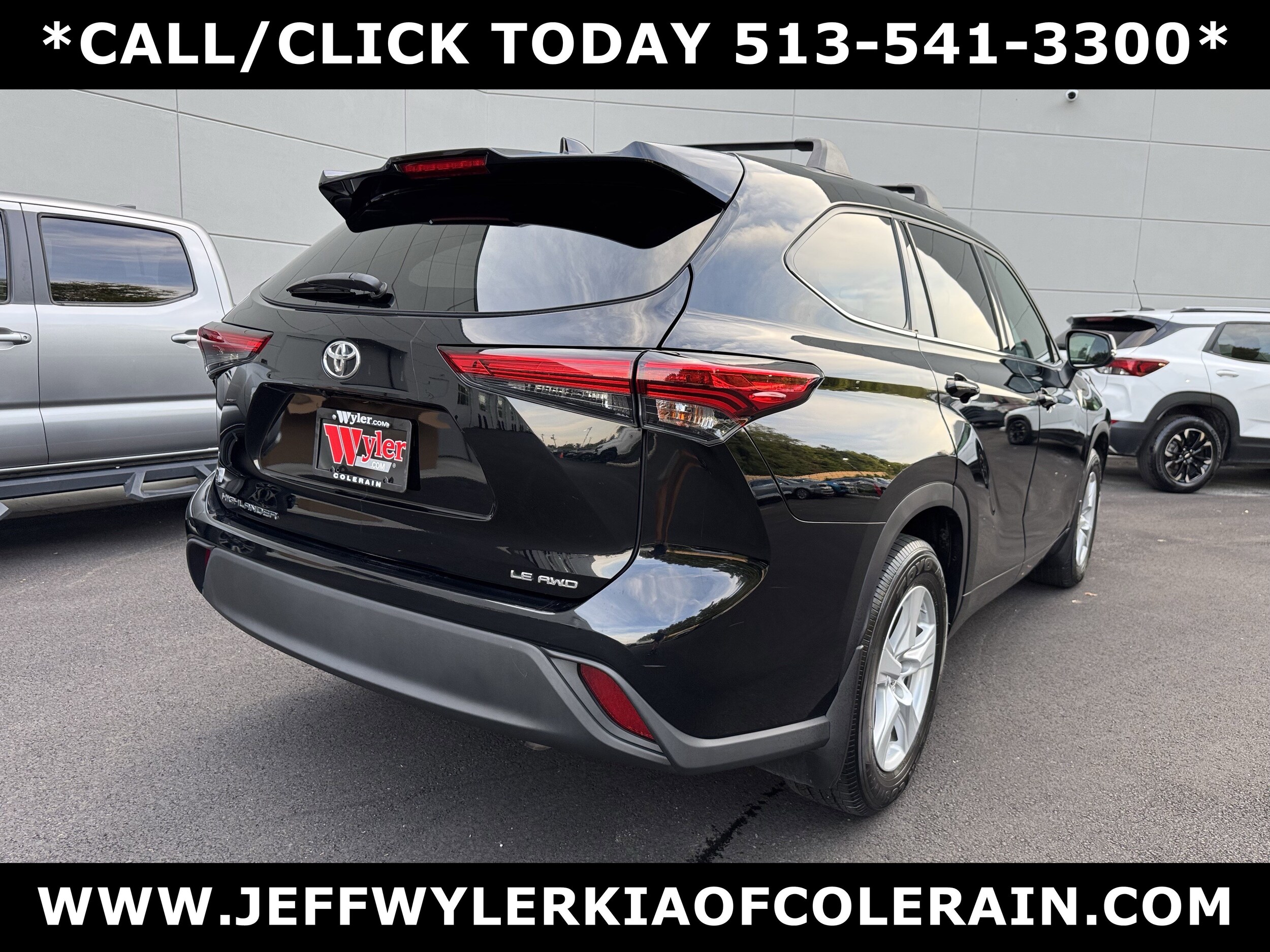 2021 Toyota Highlander LE photo 2