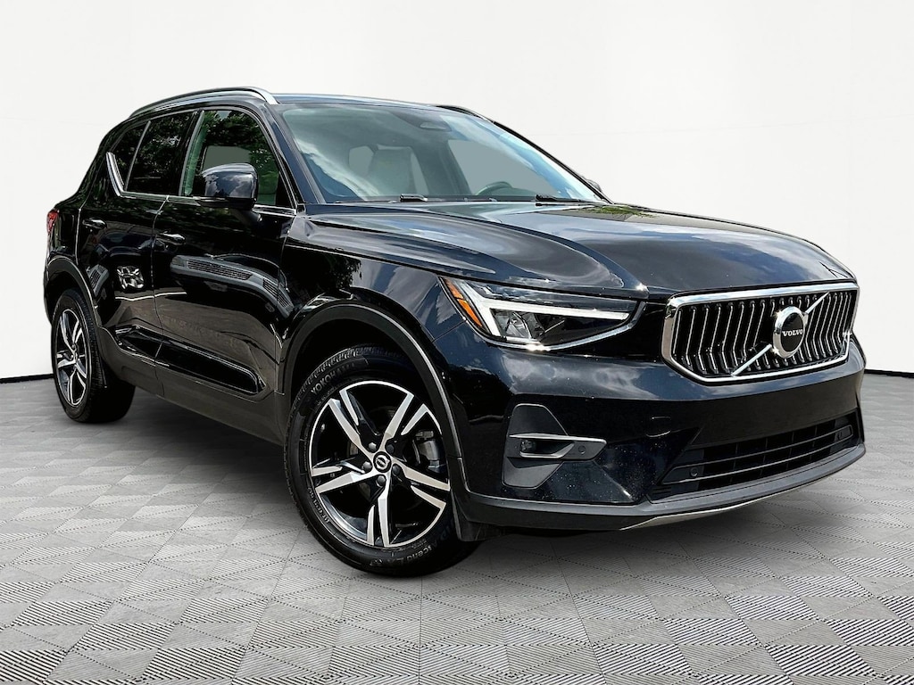 Used 2023 Volvo XC40 B5 AWD Plus Bright SUV