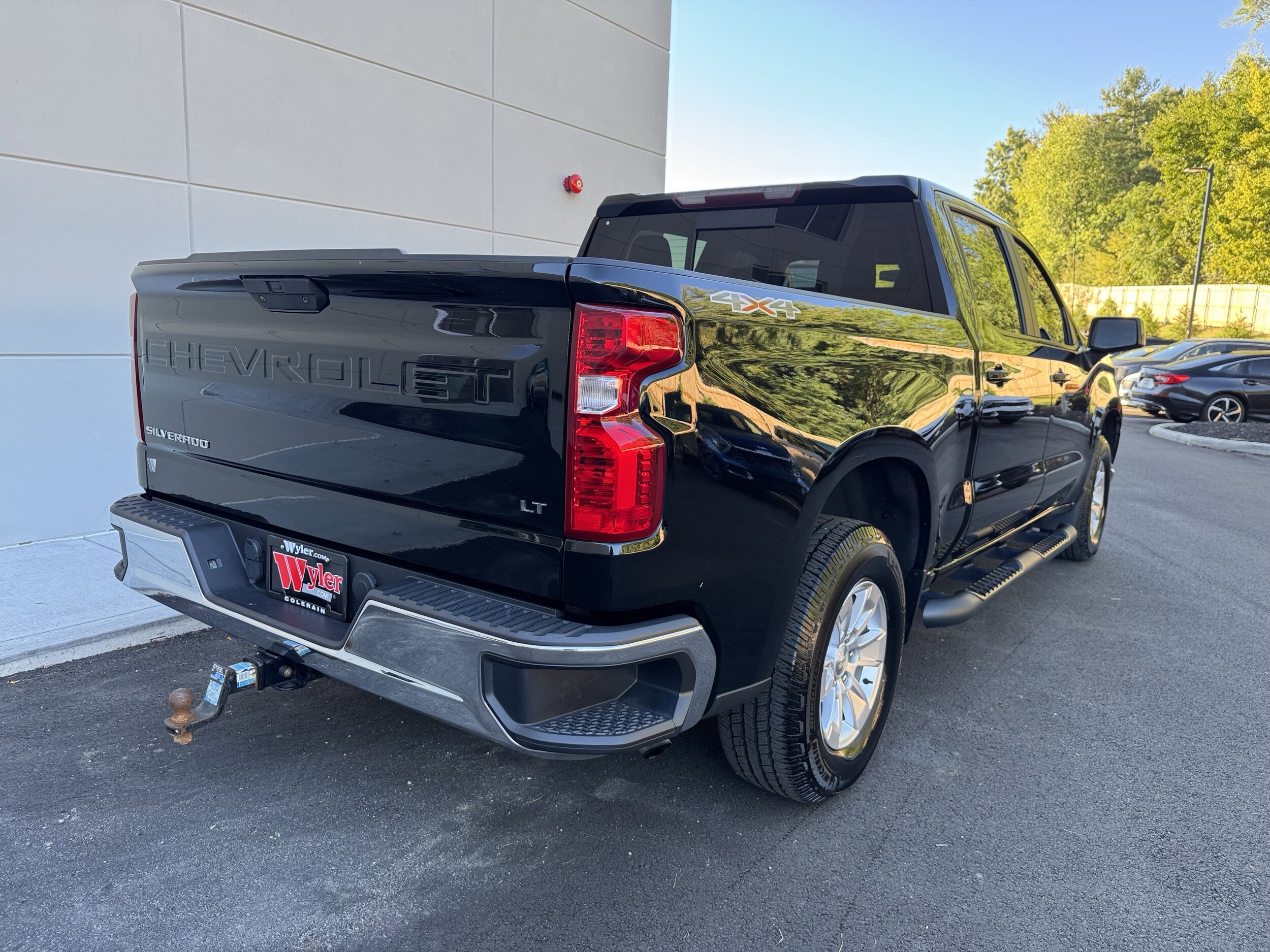 2020 Chevrolet Silverado 1500 LT photo 2