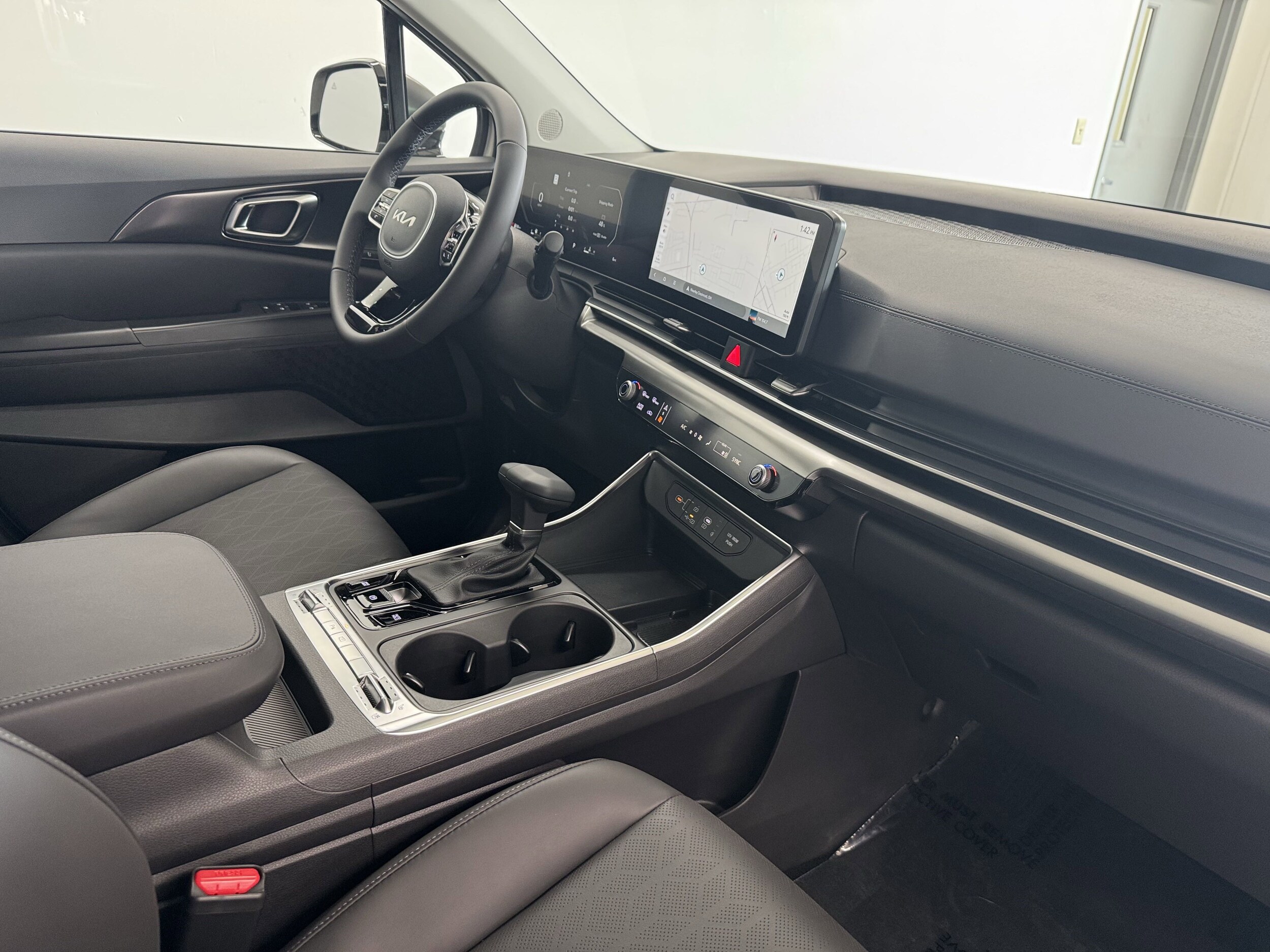 2026 Kia Carnival SX photo 4