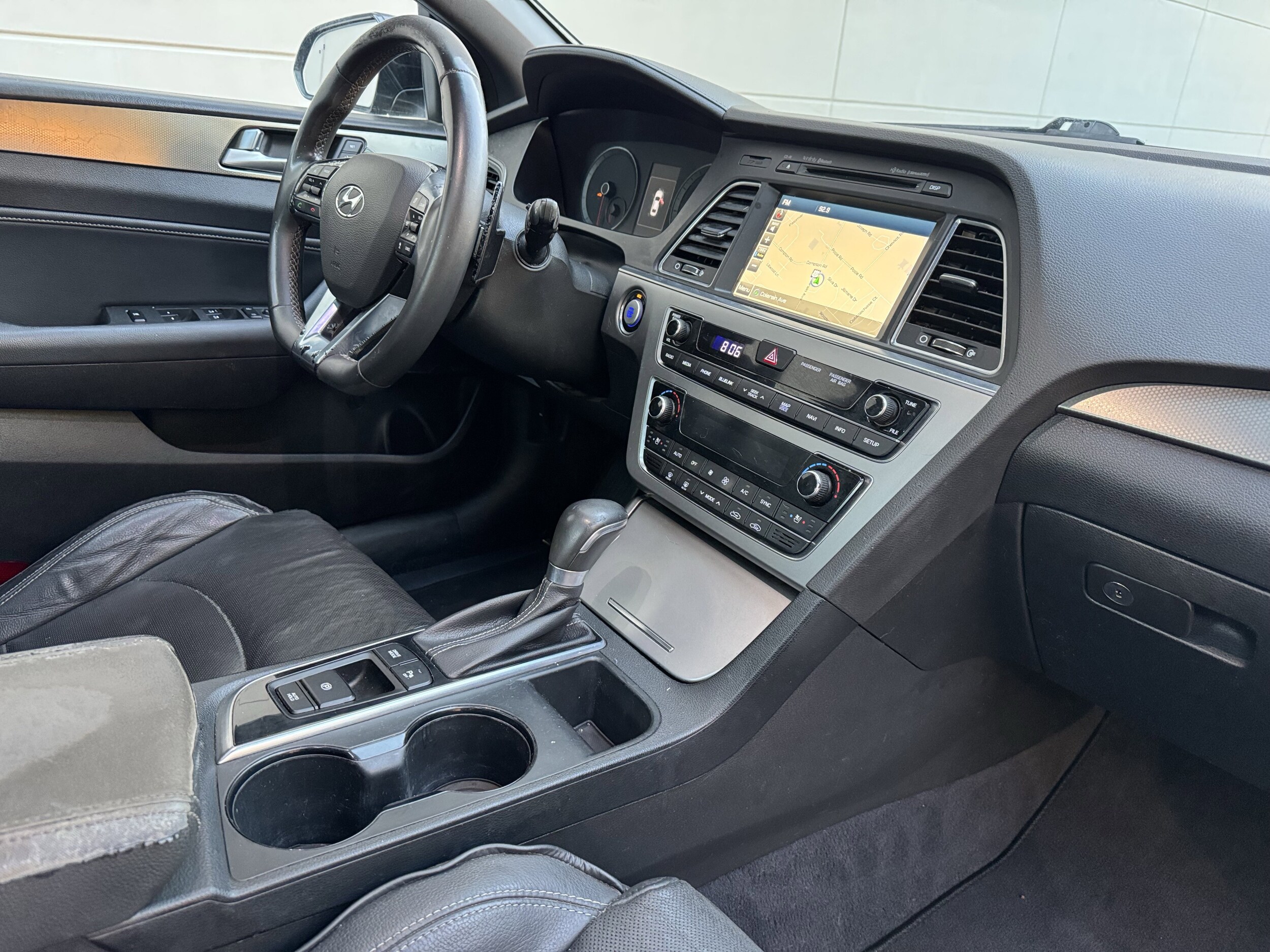 2017 Hyundai Sonata Limited 2.0T photo 4