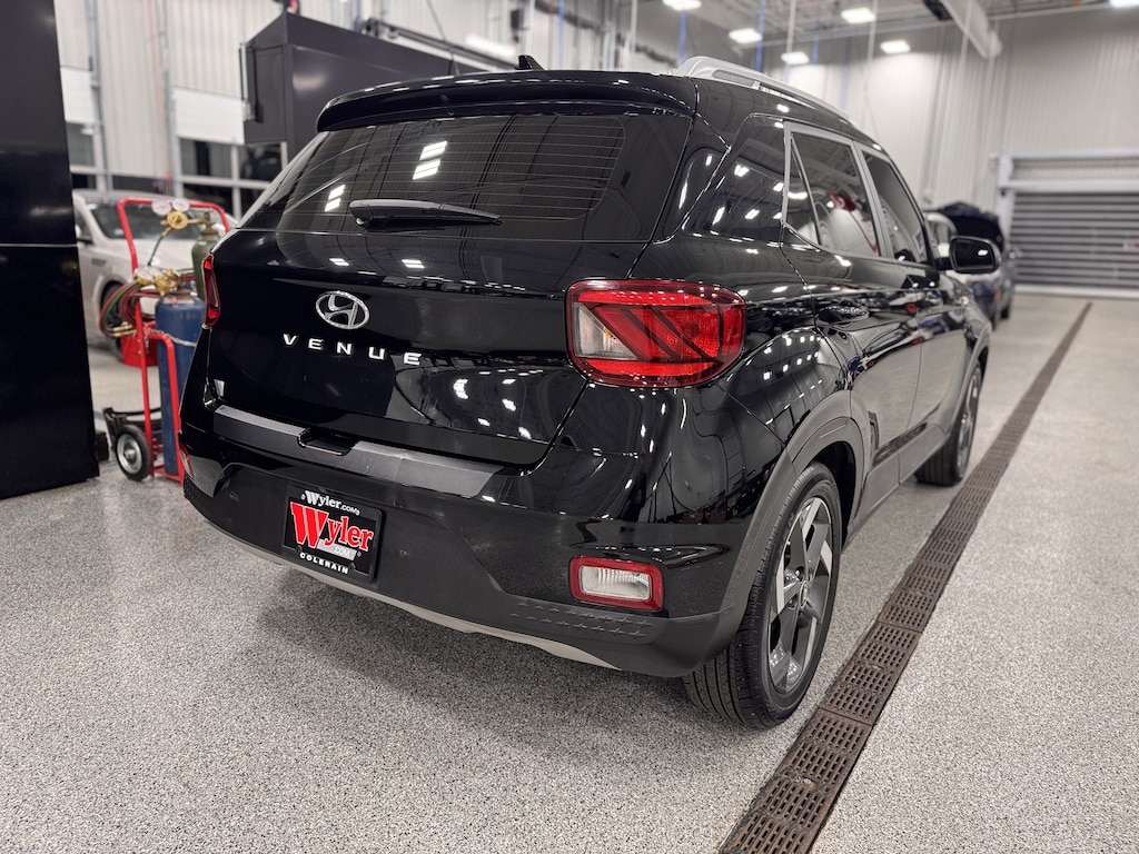 Used 2021 Hyundai Venue SEL SUV