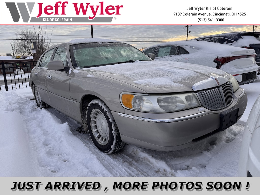 Used 2001 Lincoln Town Car Executive Sedan
