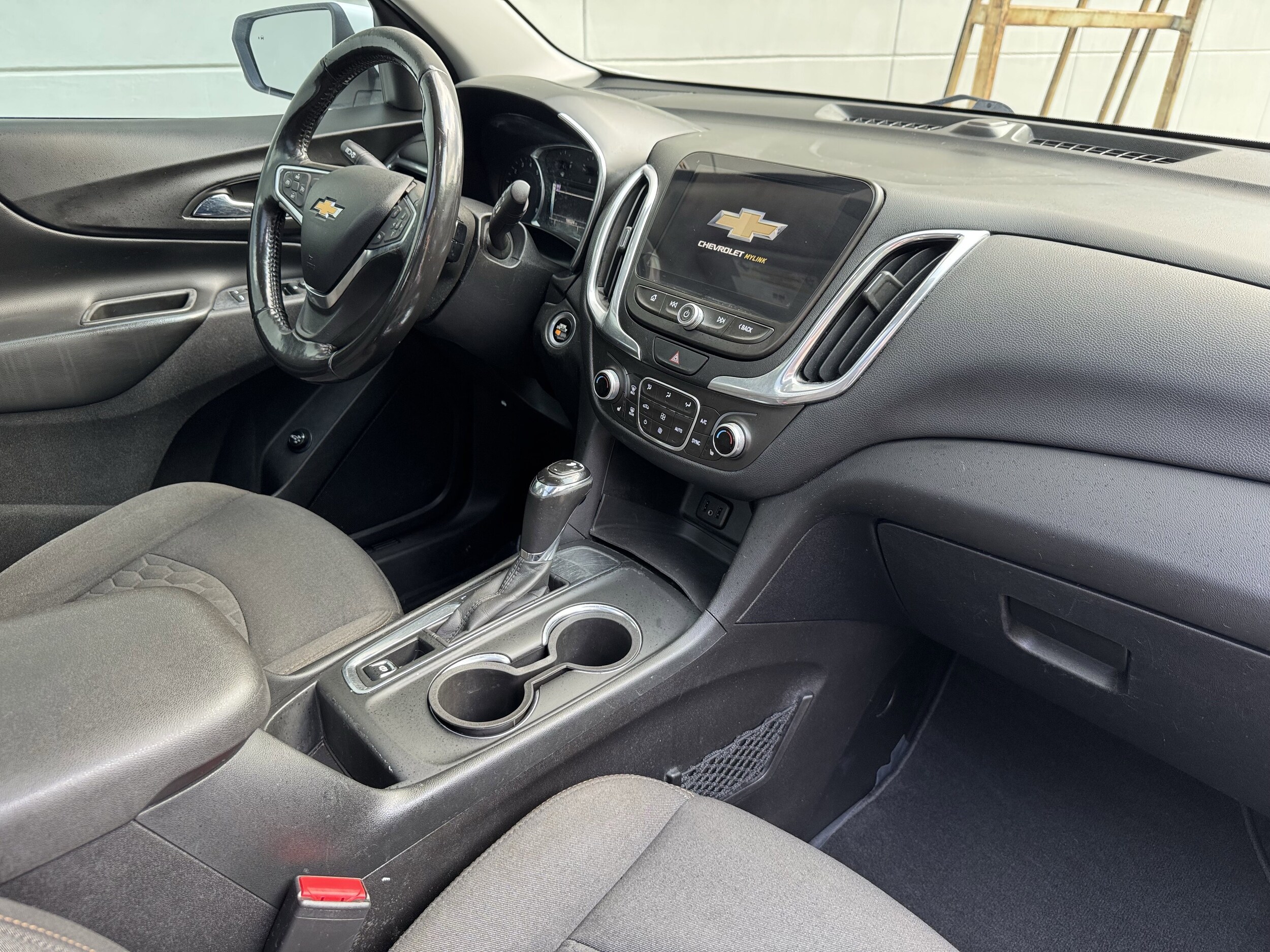 2018 Chevrolet Equinox photo 3
