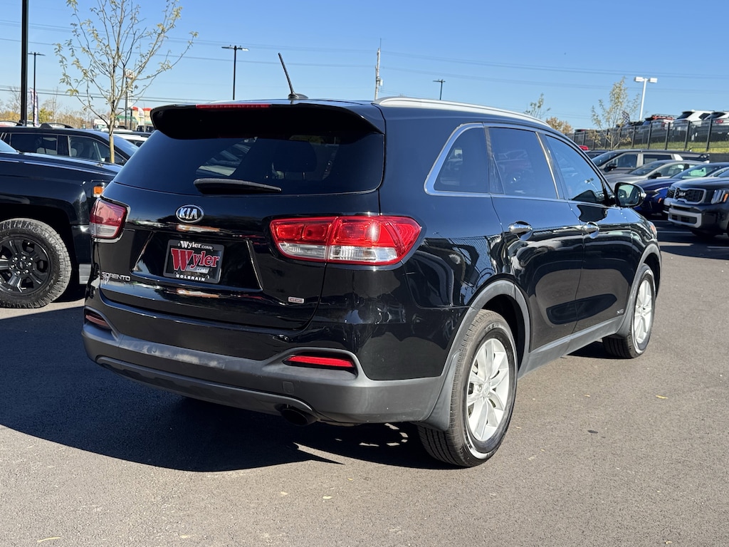 Used 2017 Kia Sorento 2.4L LX SUV