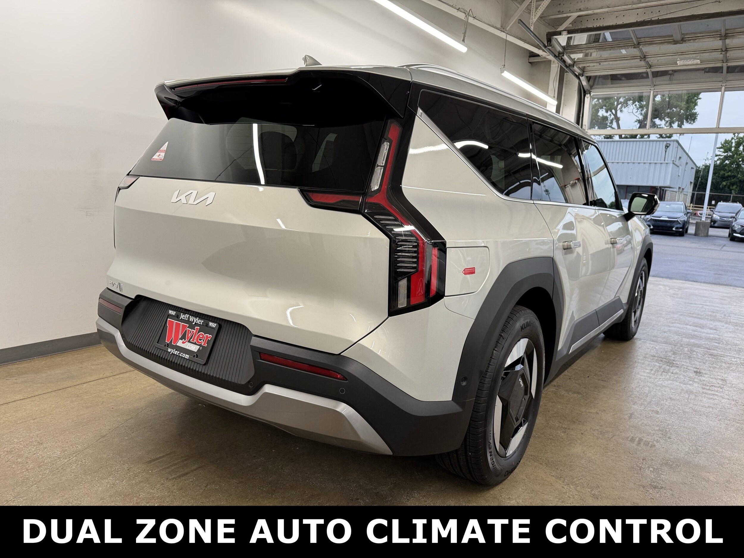 2026 Kia EV9 Wind photo 3