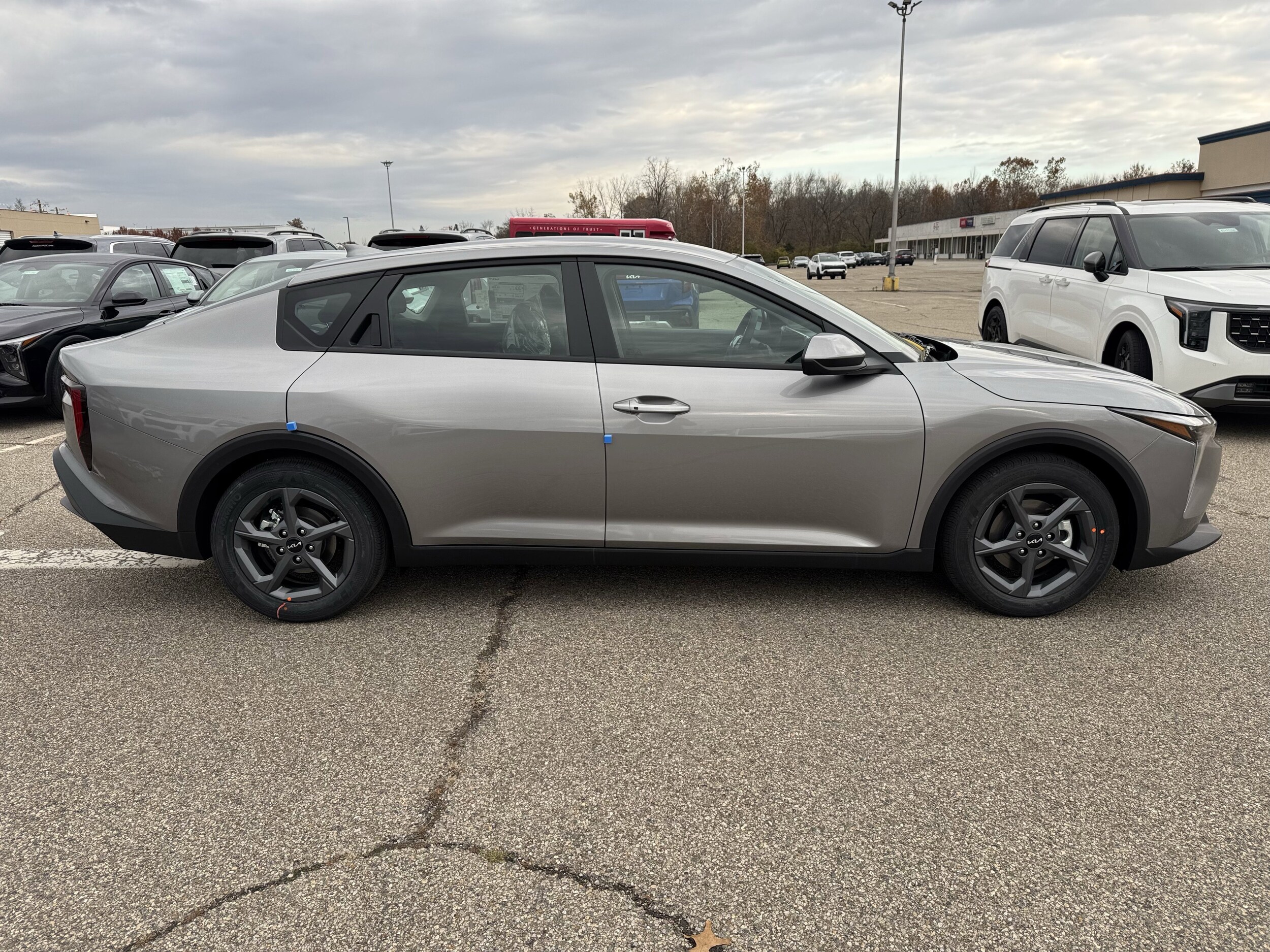 2025 Kia K4 LXS photo 2