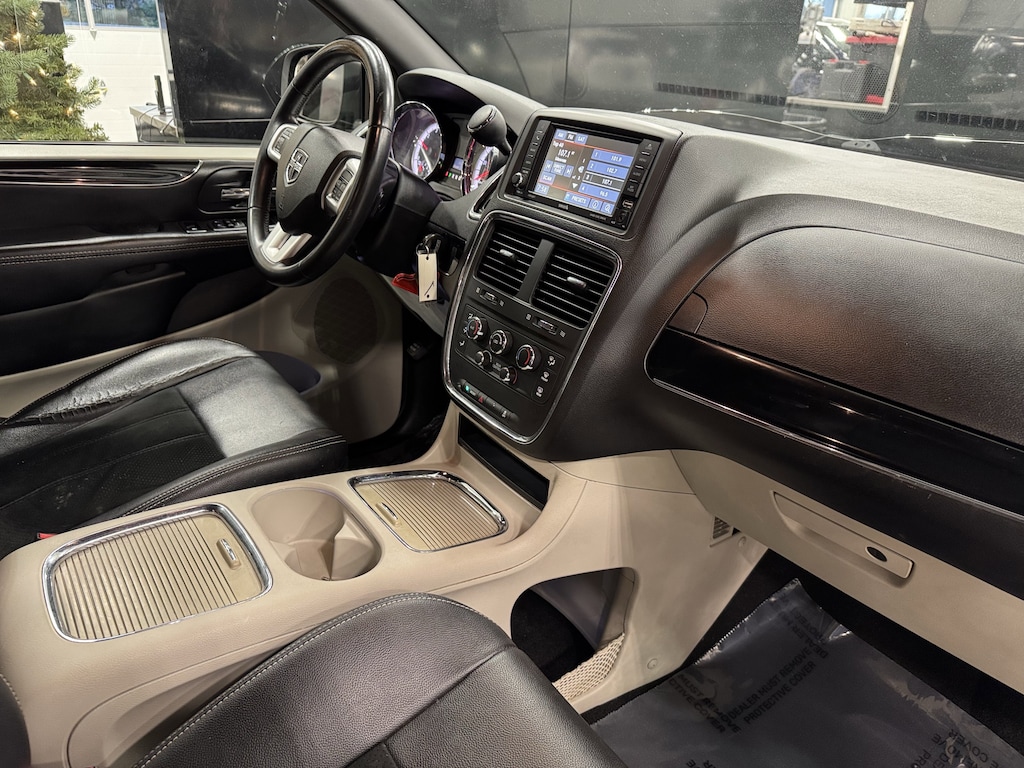 Used 2018 Dodge Grand Caravan SXT Van Passenger Van