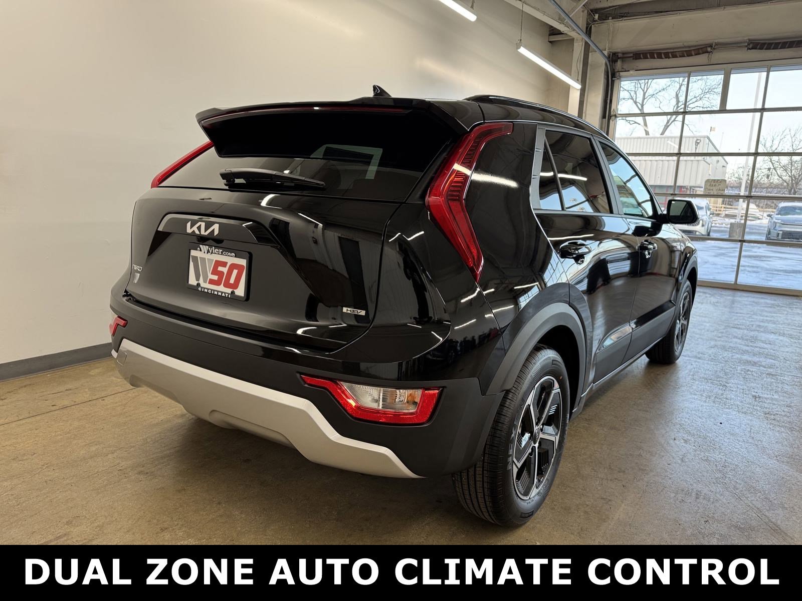 2025 Kia Niro LX photo 3