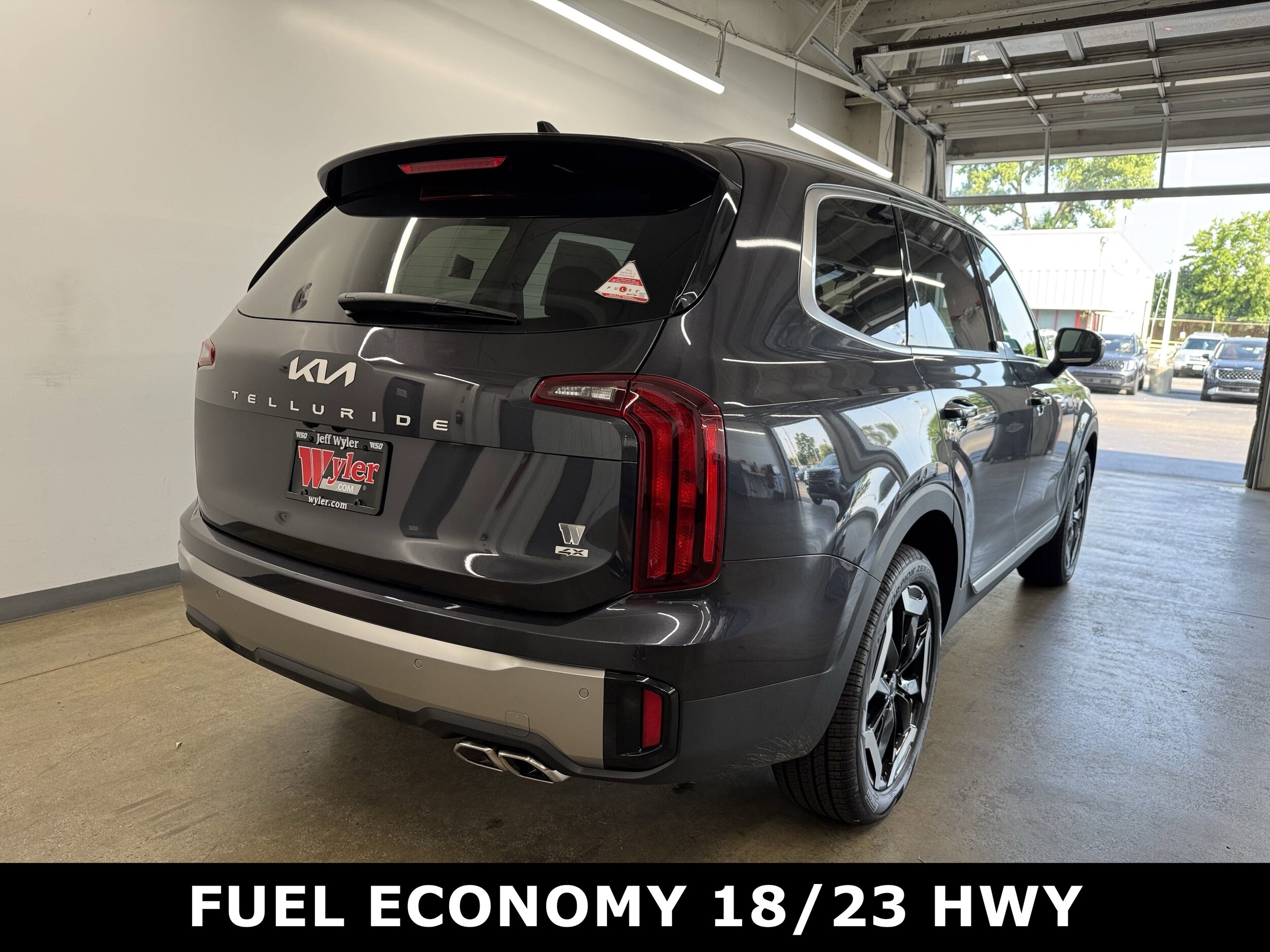 2025 Kia Telluride S photo 2