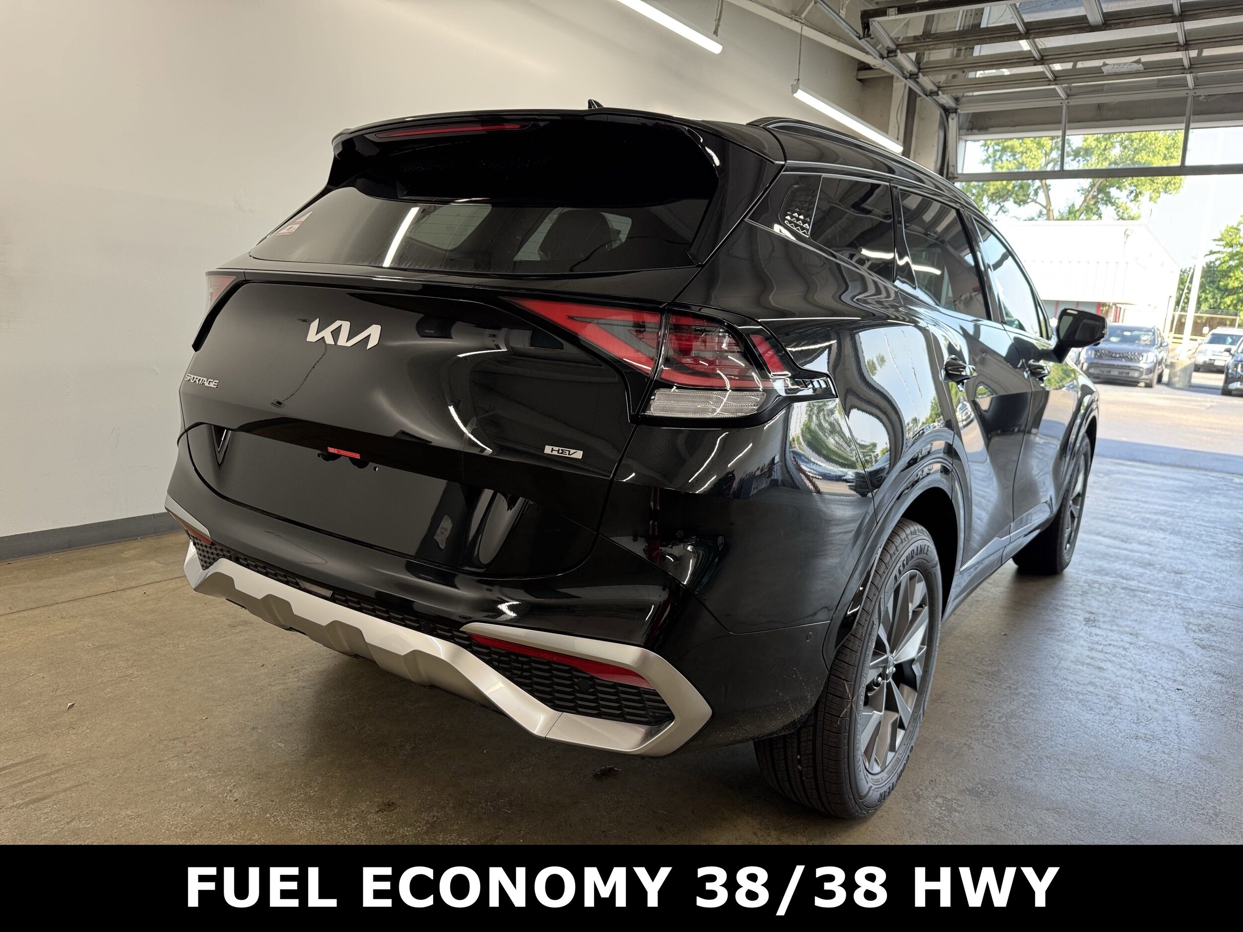 2025 Kia Sportage Hybrid photo 3