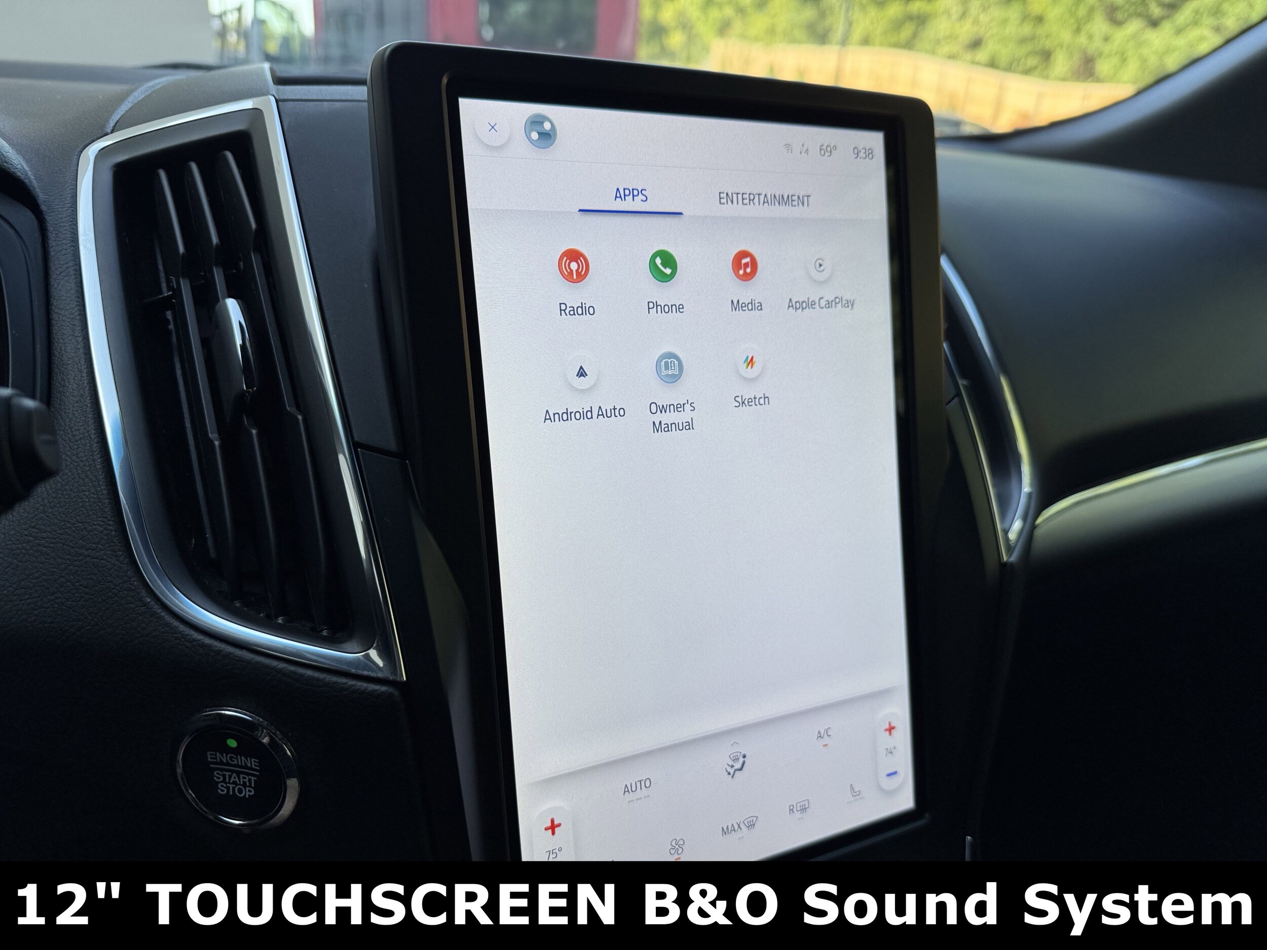 2022 Ford Edge ST photo 2