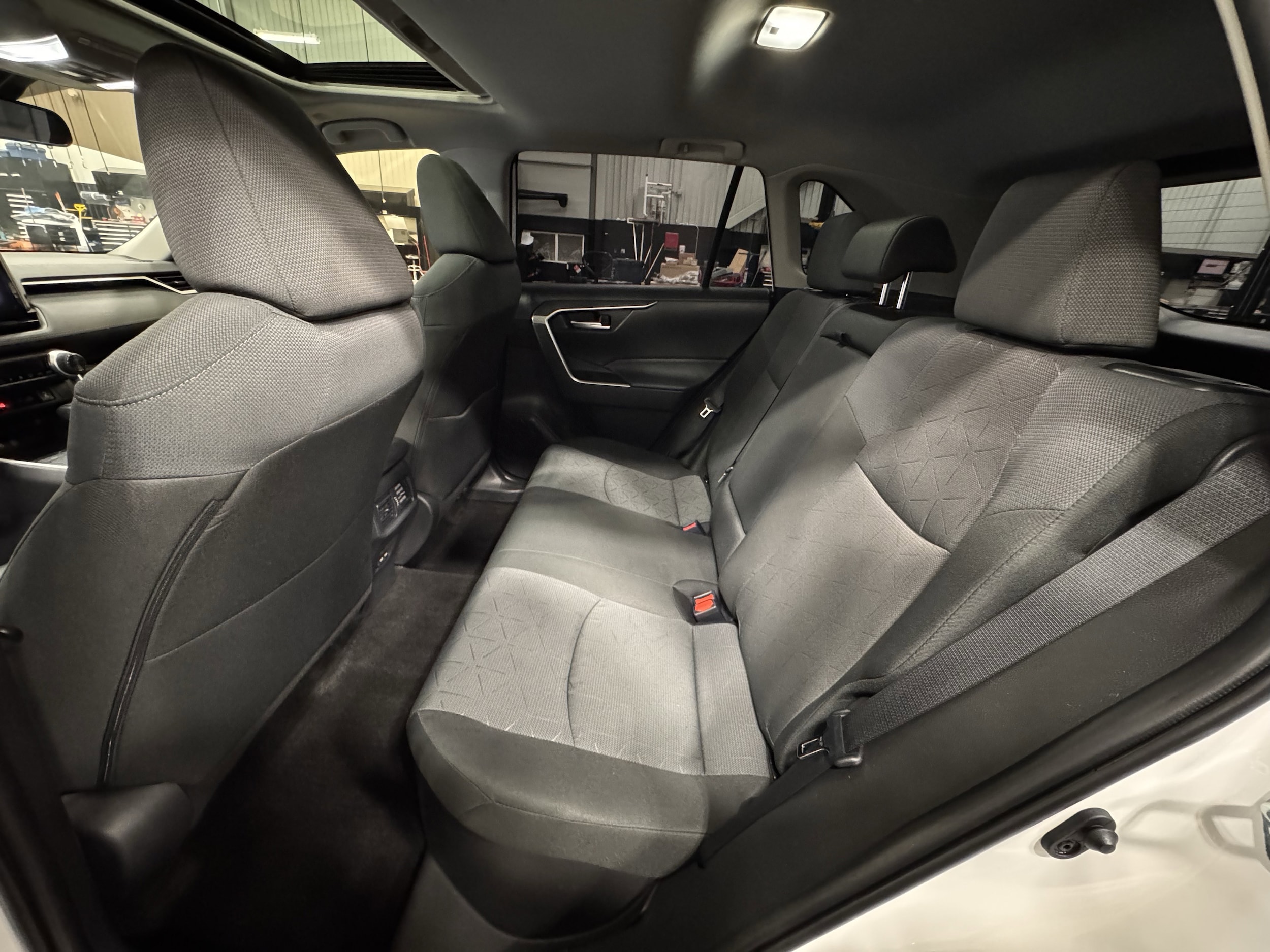 2025 Toyota RAV4 XLE - Photo 20