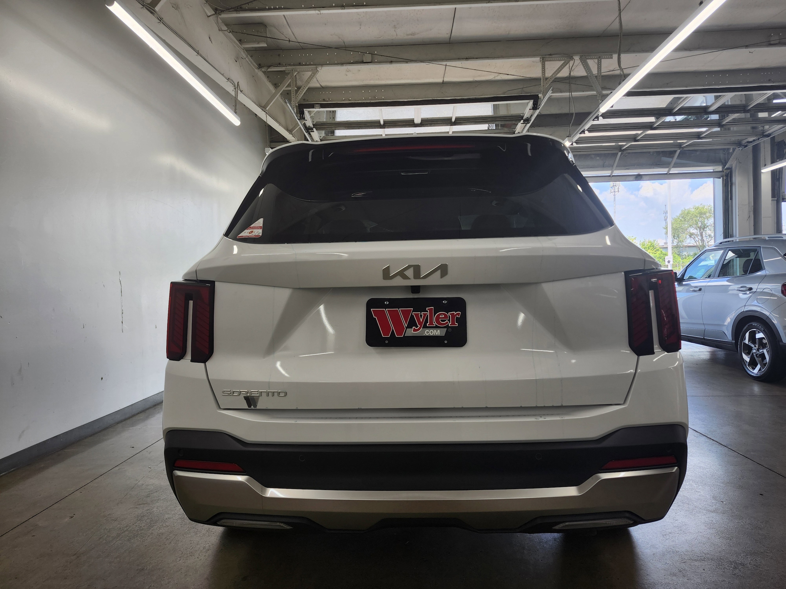 2025 Kia Sorento SX - Photo 4