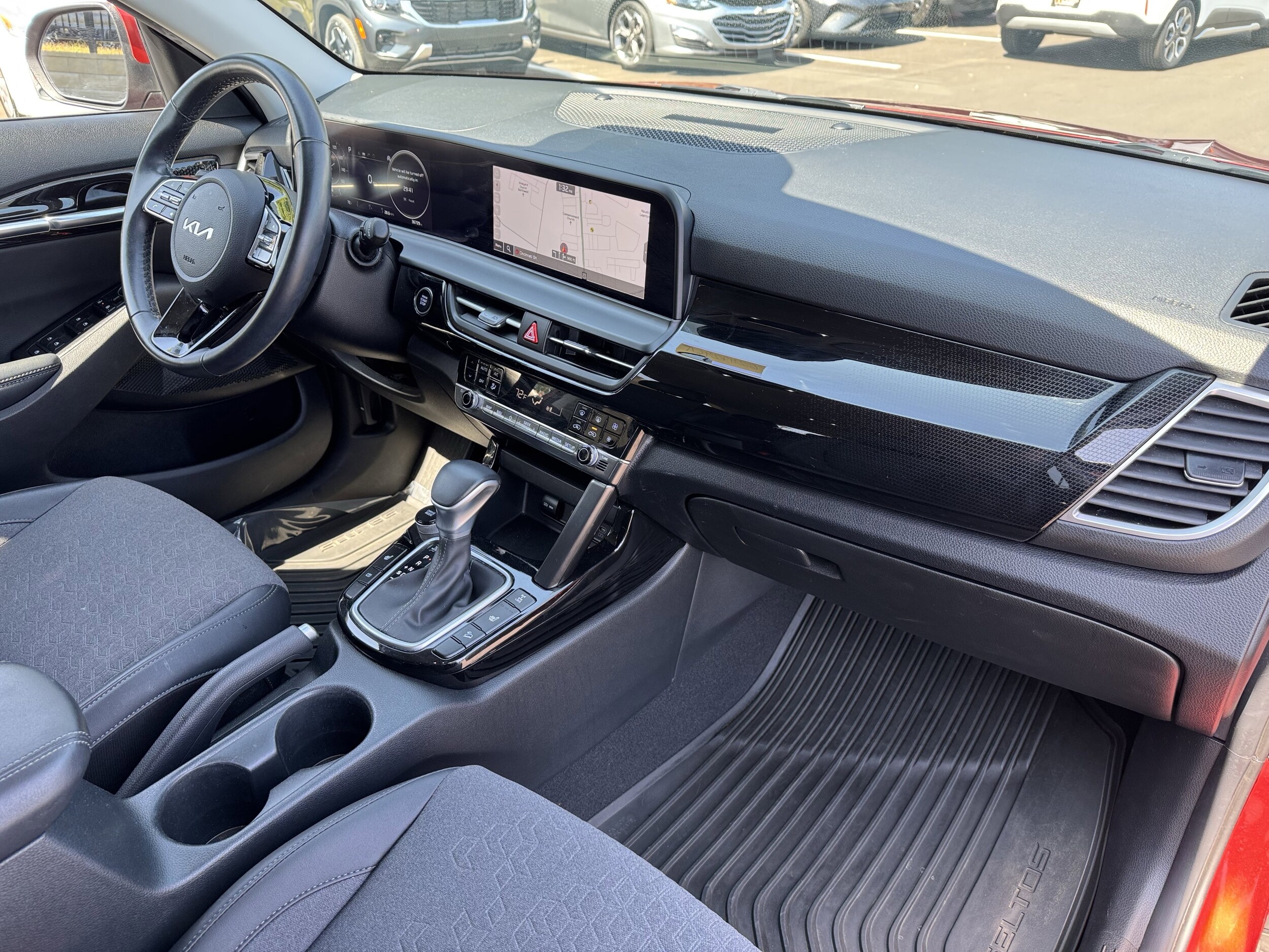 2024 Kia Seltos S photo 4